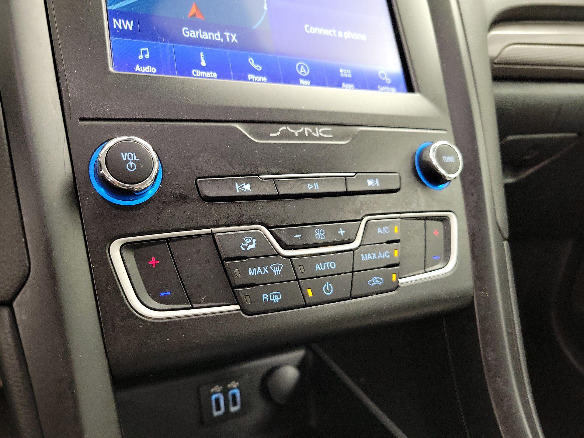 Thumbnail: 2019 Ford Fusion - 16