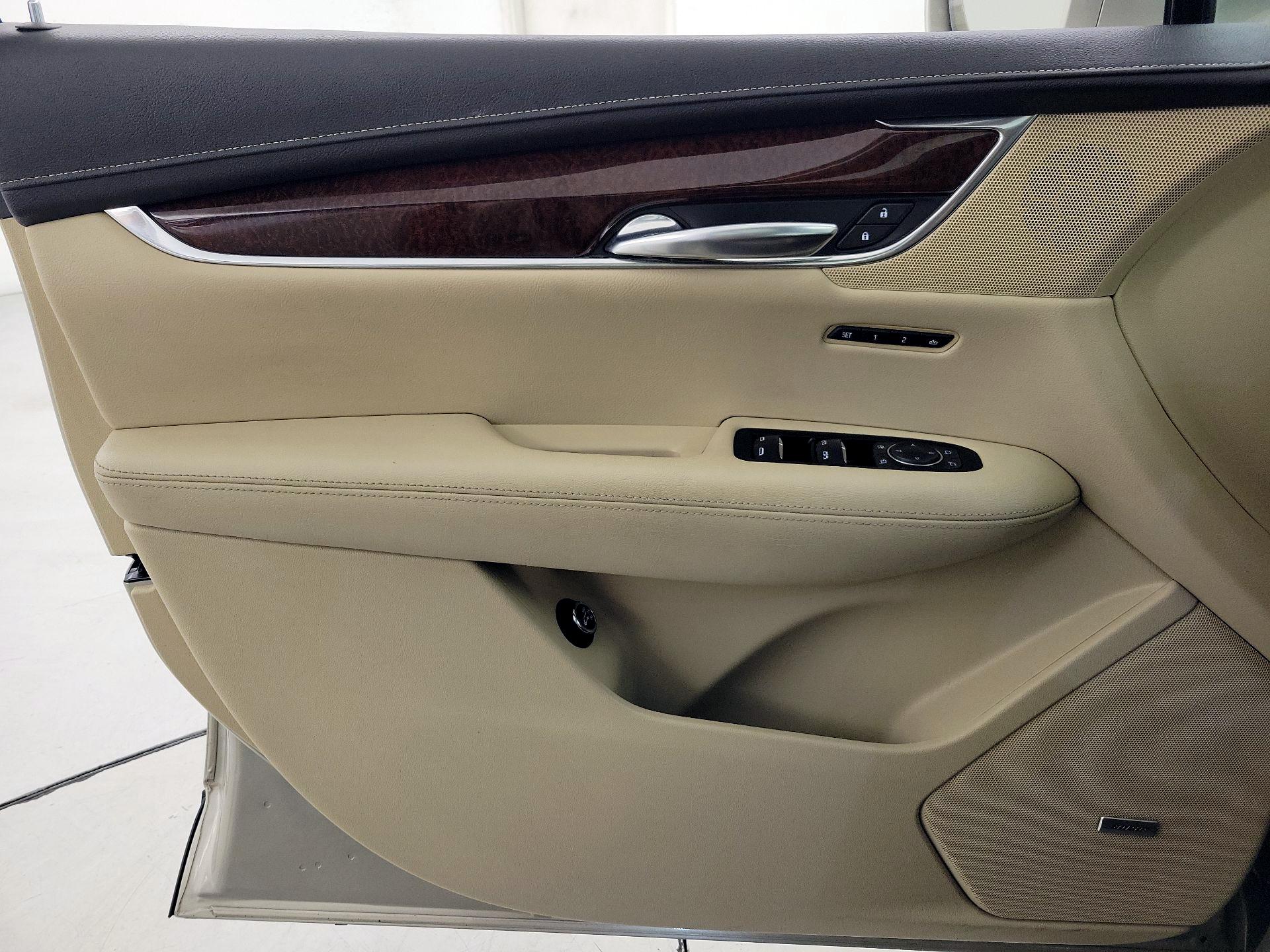Thumbnail: 2017 Cadillac XT5 - 12