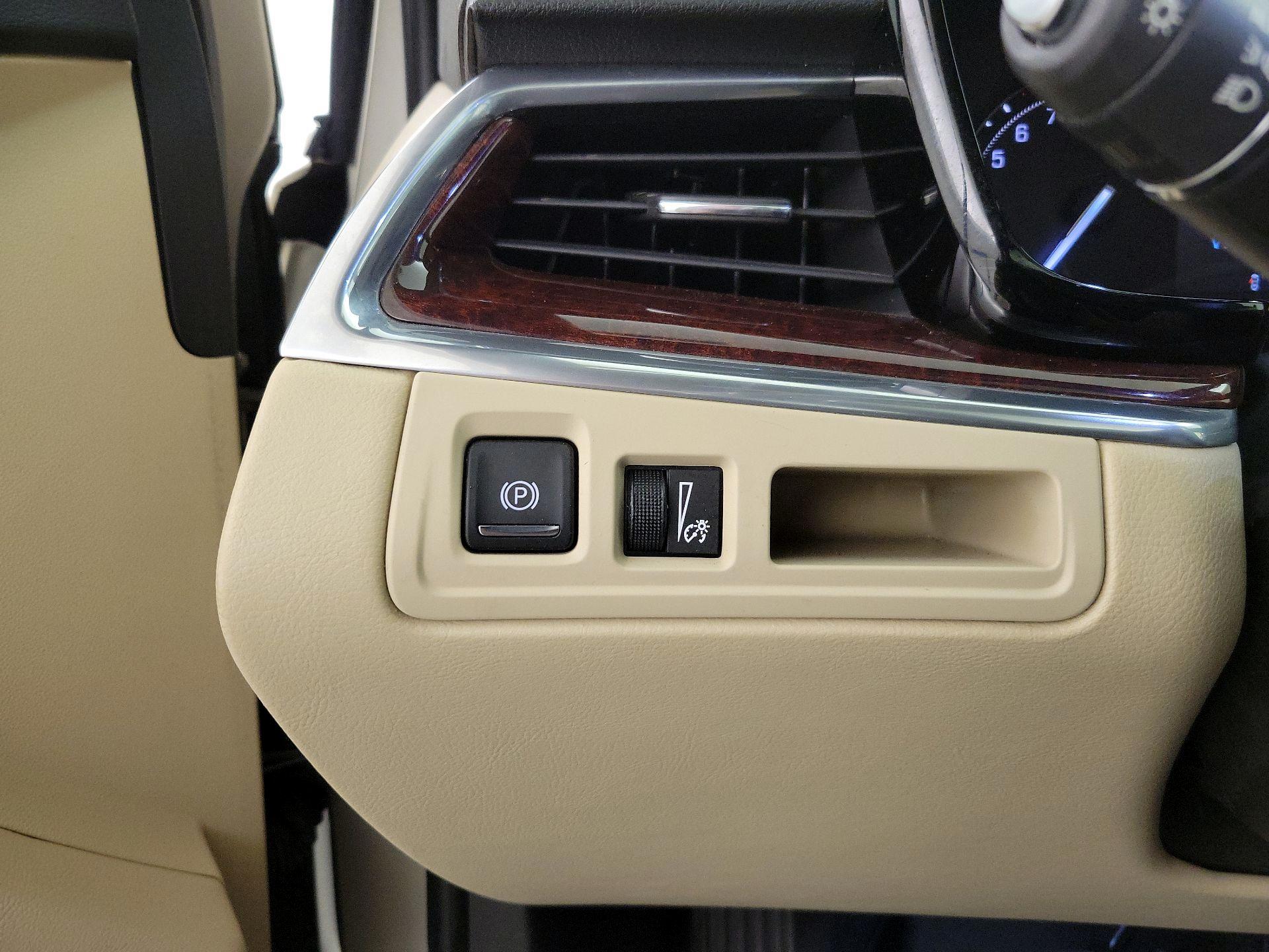 Thumbnail: 2017 Cadillac XT5 - 13