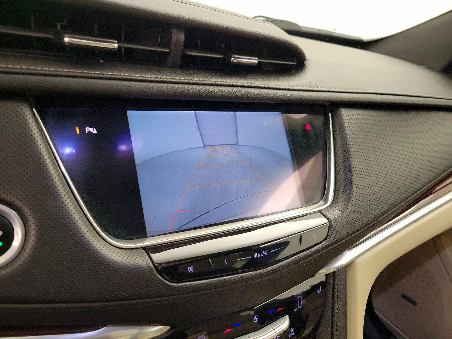 Thumbnail: 2017 Cadillac XT5 - 14