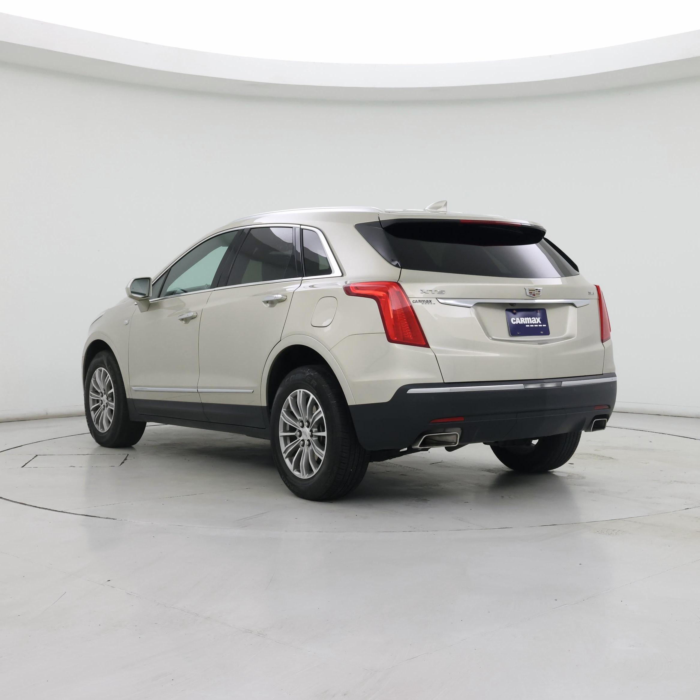 Thumbnail: 2017 Cadillac XT5 - 2
