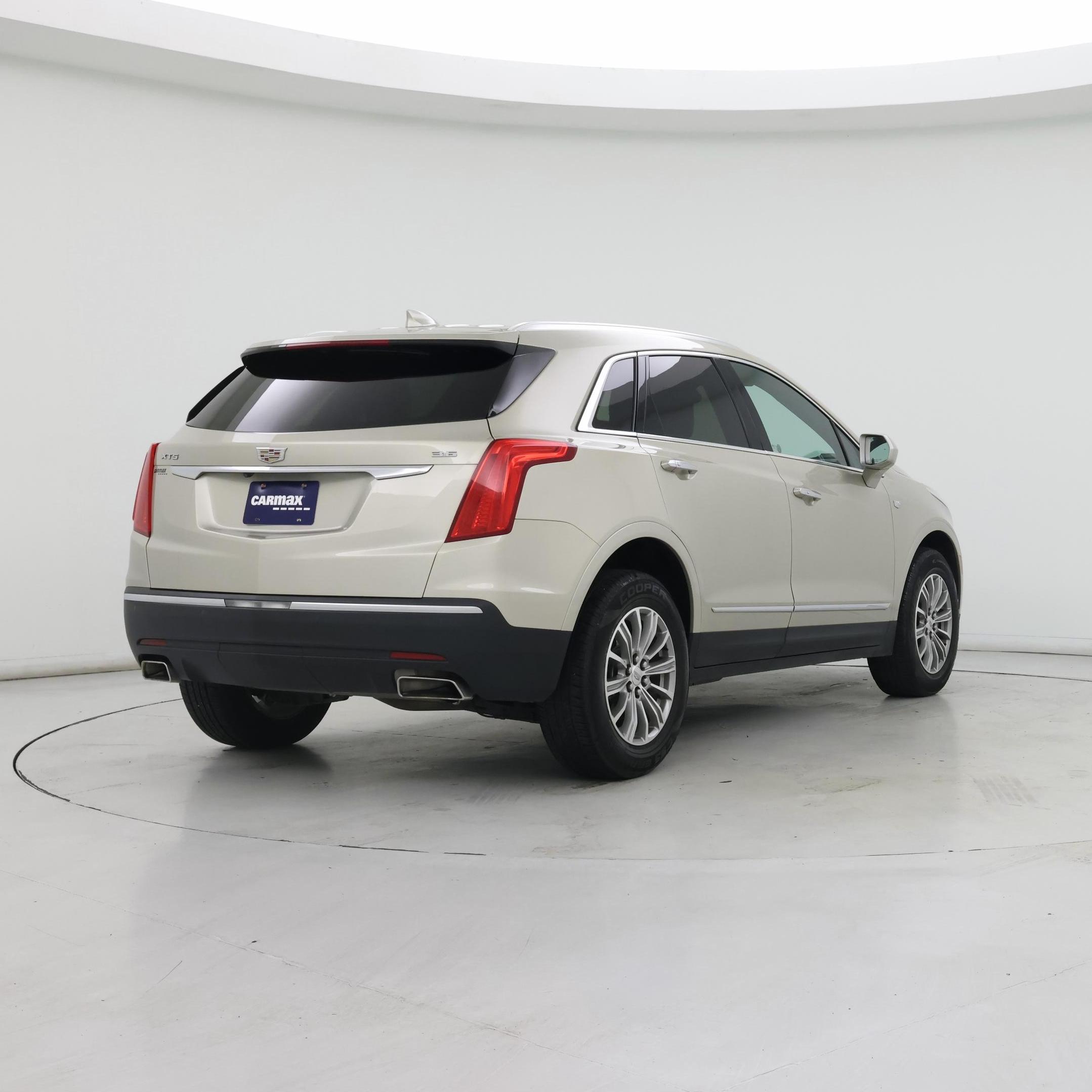 Thumbnail: 2017 Cadillac XT5 - 8