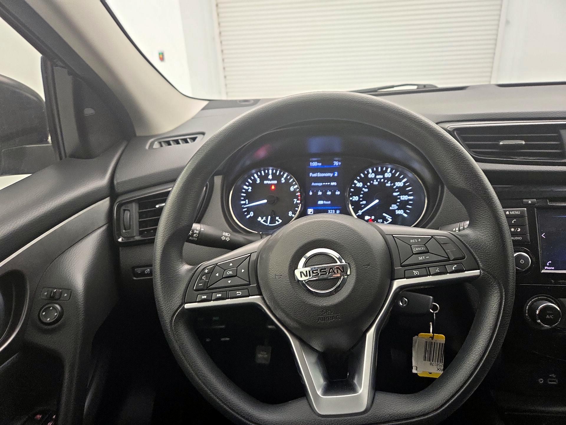 Thumbnail: 2020 Nissan Rogue Sport - 10
