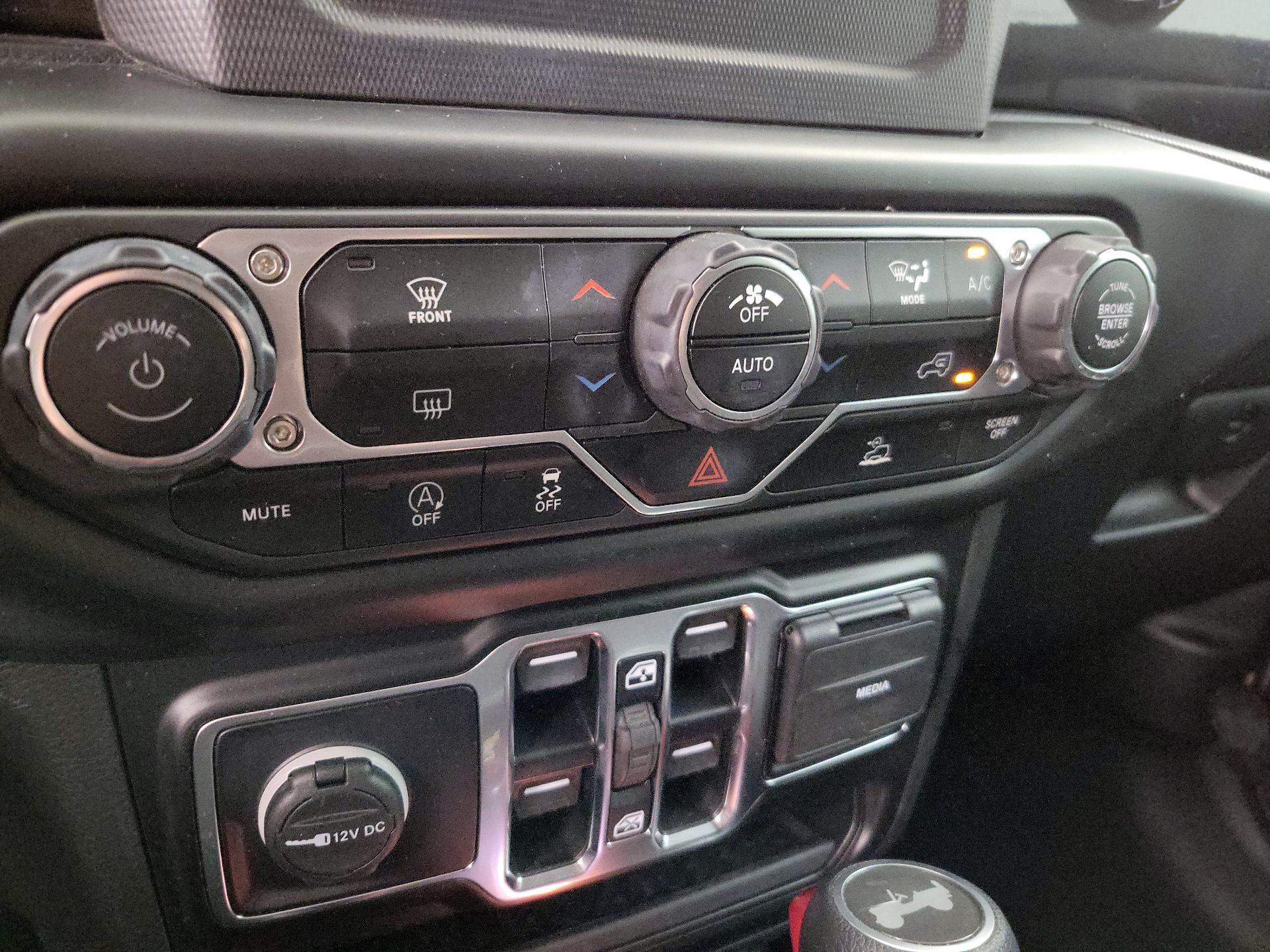 Thumbnail: 2022 Jeep Wrangler - 16