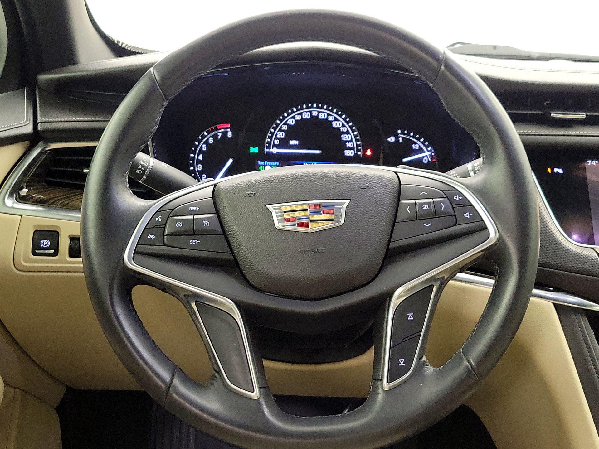 Thumbnail: 2017 Cadillac XT5 - 10