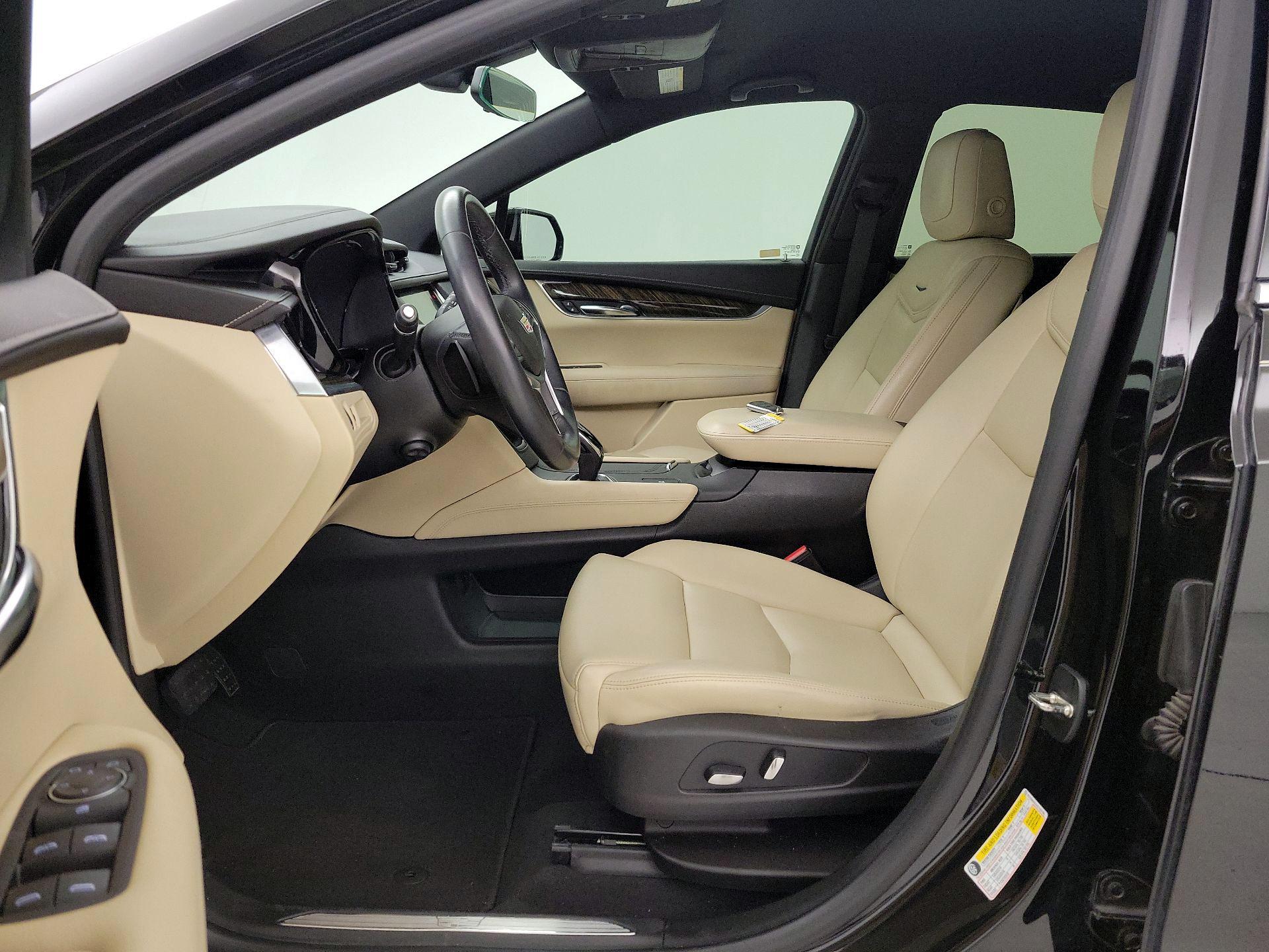 Thumbnail: 2017 Cadillac XT5 - 11