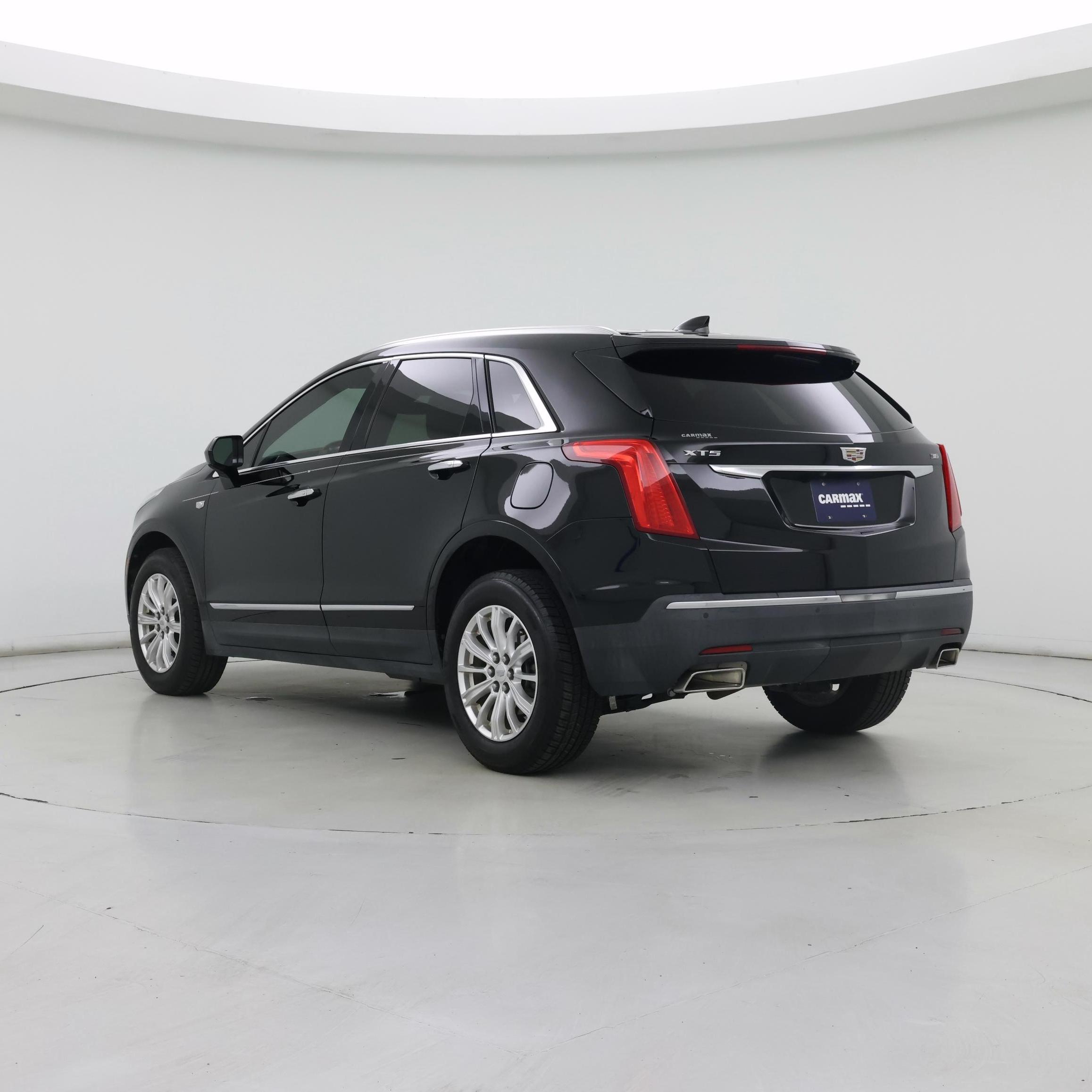 Thumbnail: 2017 Cadillac XT5 - 2