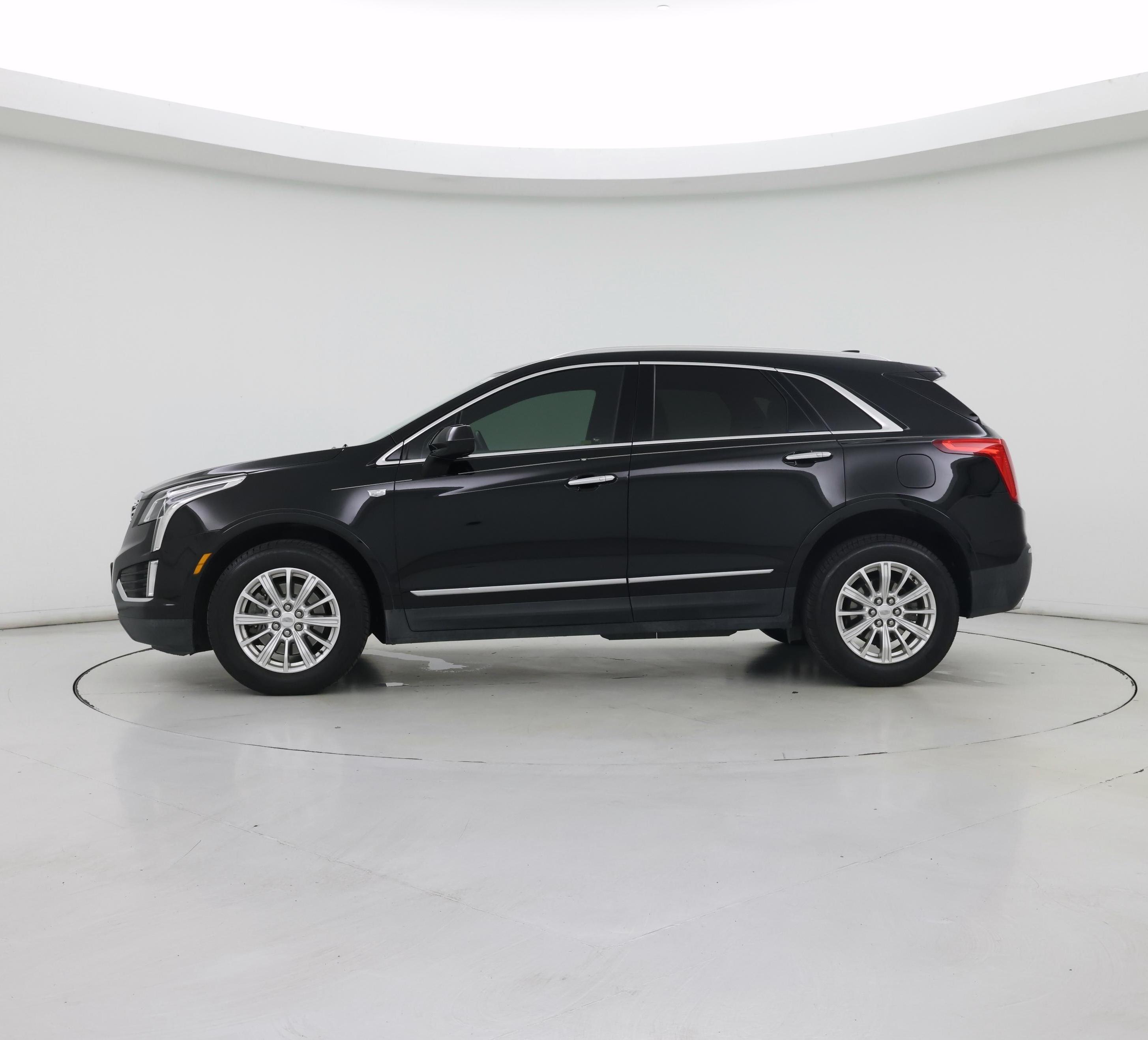 Thumbnail: 2017 Cadillac XT5 - 3