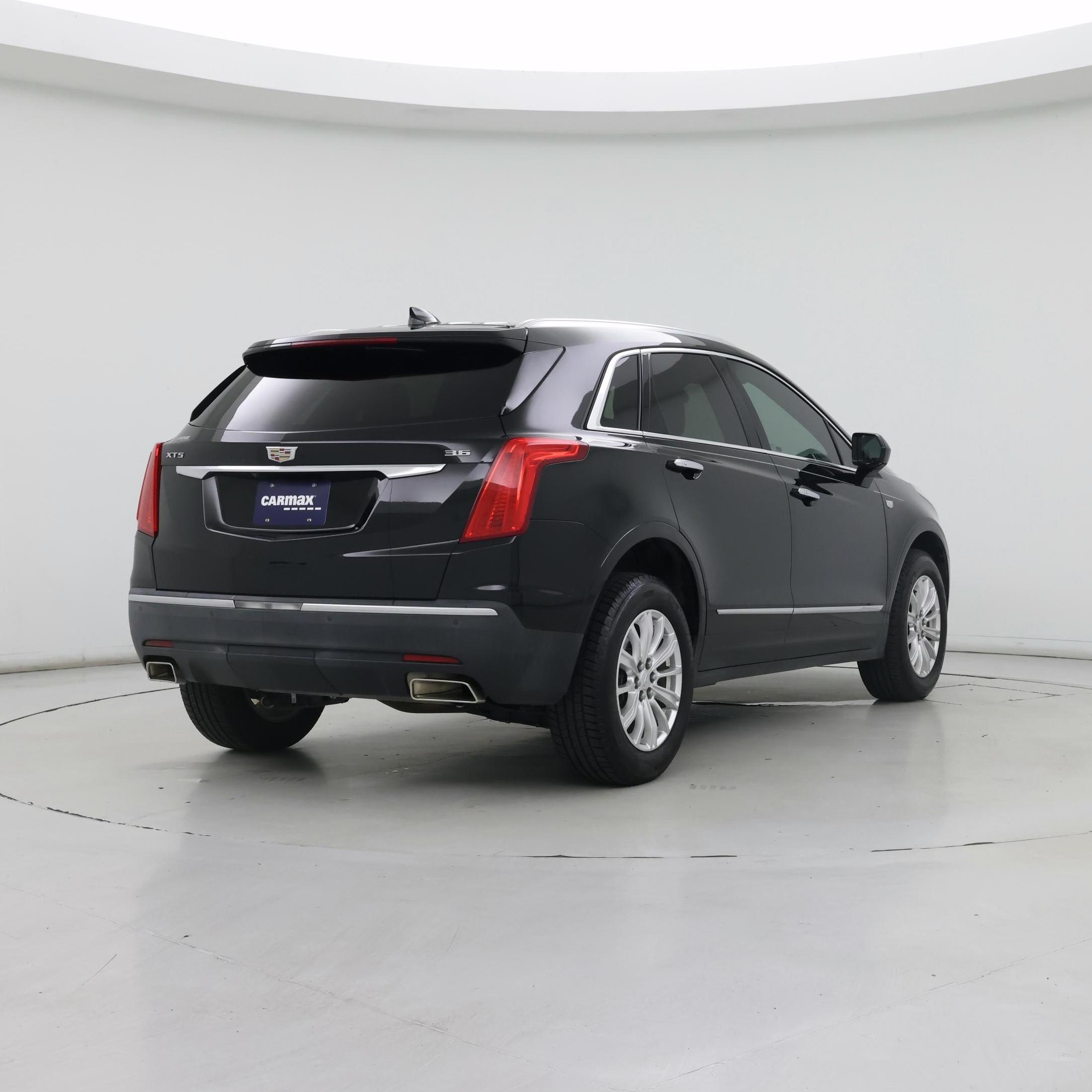 Thumbnail: 2017 Cadillac XT5 - 8