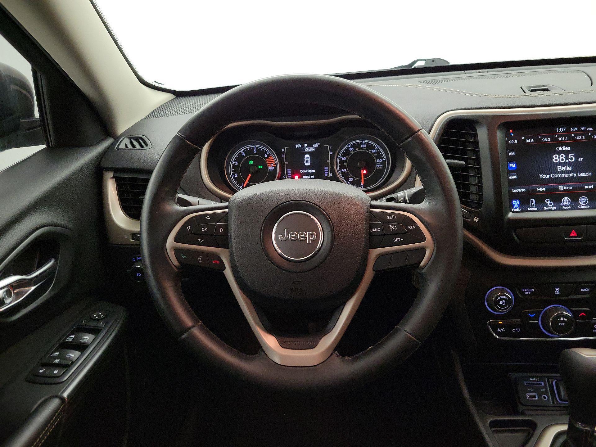 Thumbnail: 2017 Jeep Cherokee - 10
