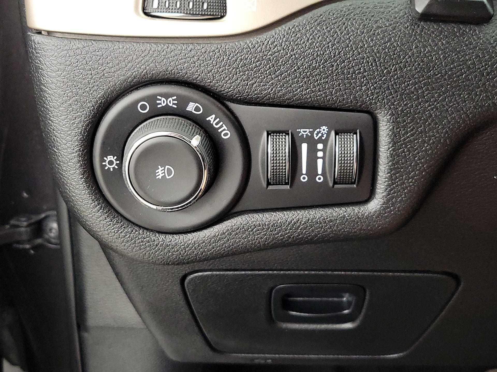 Thumbnail: 2017 Jeep Cherokee - 13