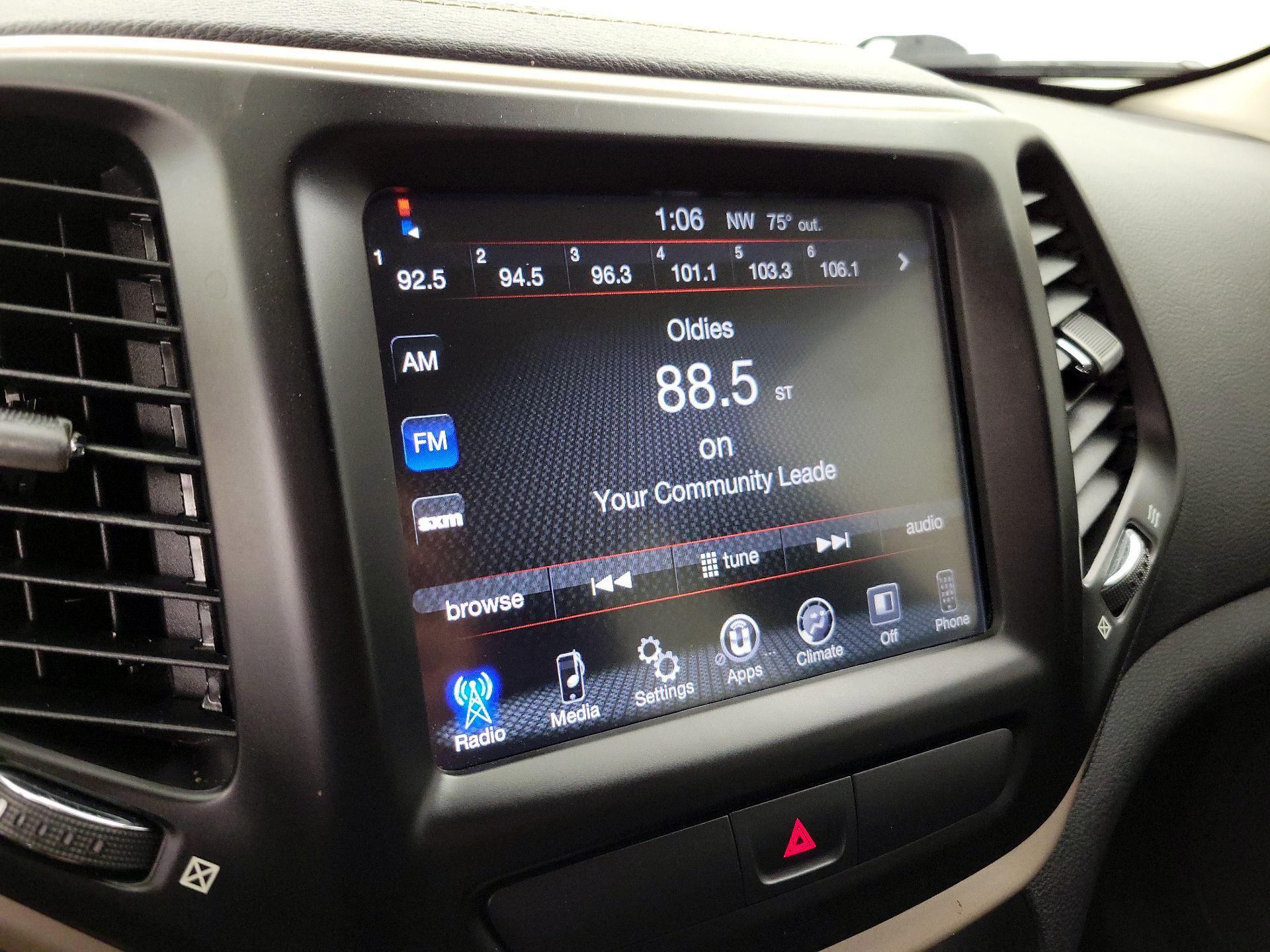 Thumbnail: 2017 Jeep Cherokee - 15