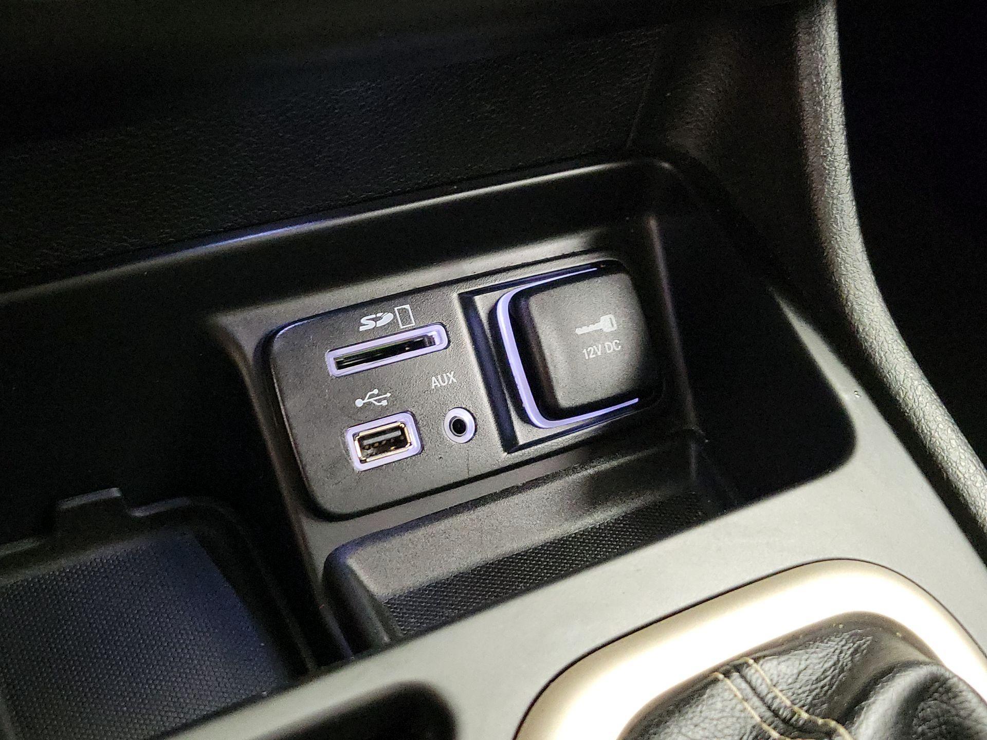Thumbnail: 2017 Jeep Cherokee - 18