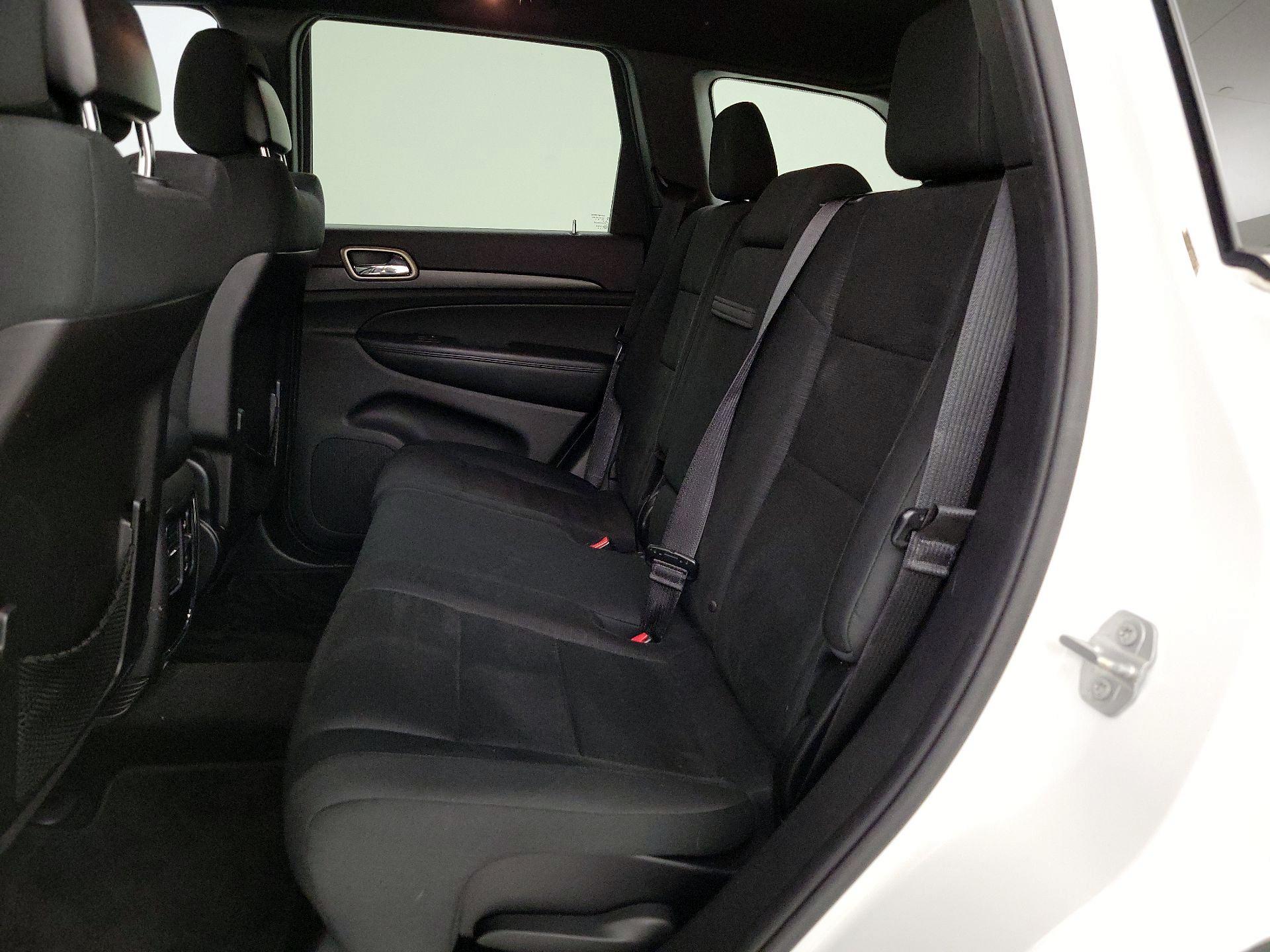 Thumbnail: 2015 Jeep Grand Cherokee - 17