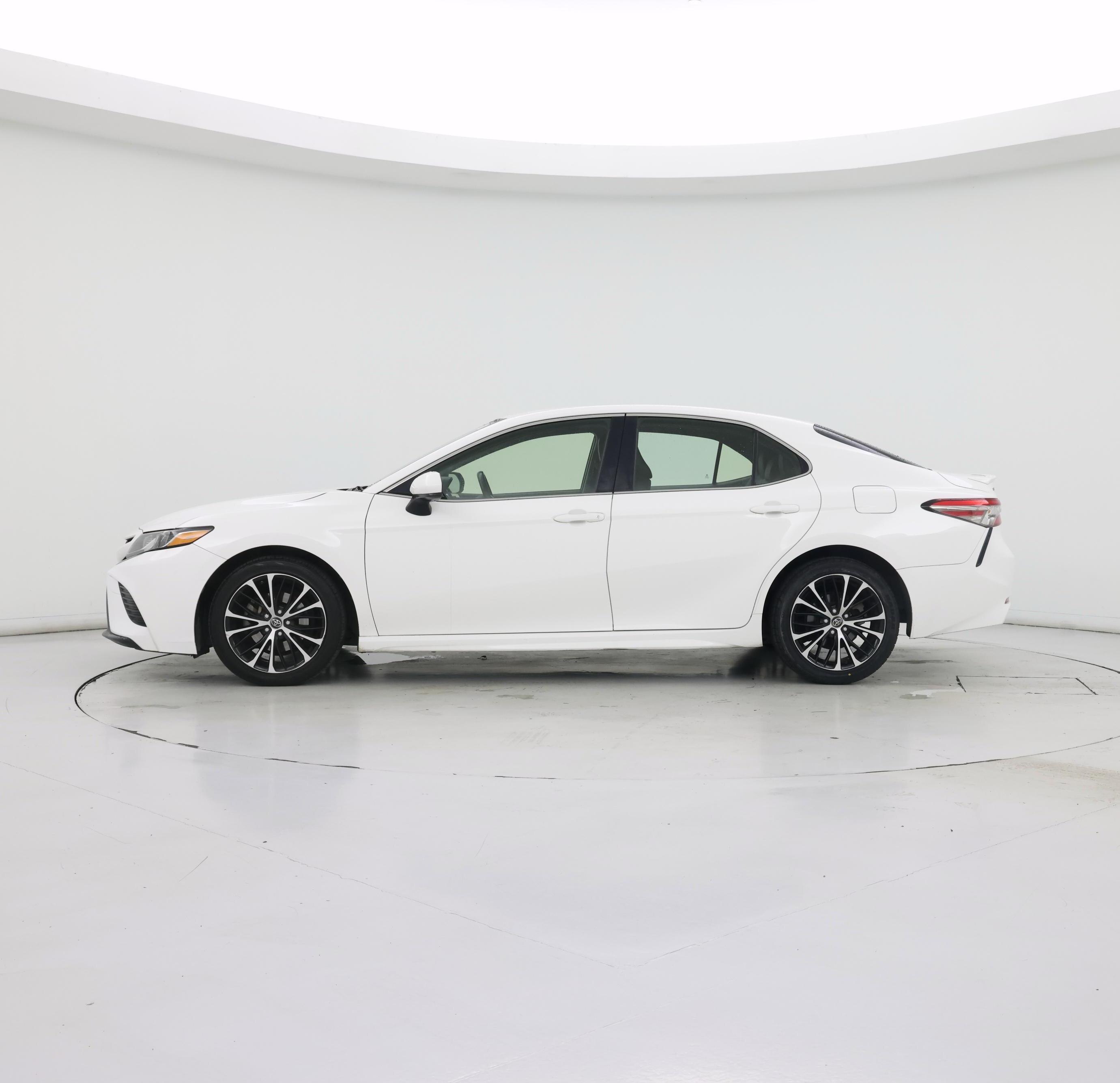 Thumbnail: 2018 Toyota Camry - 3