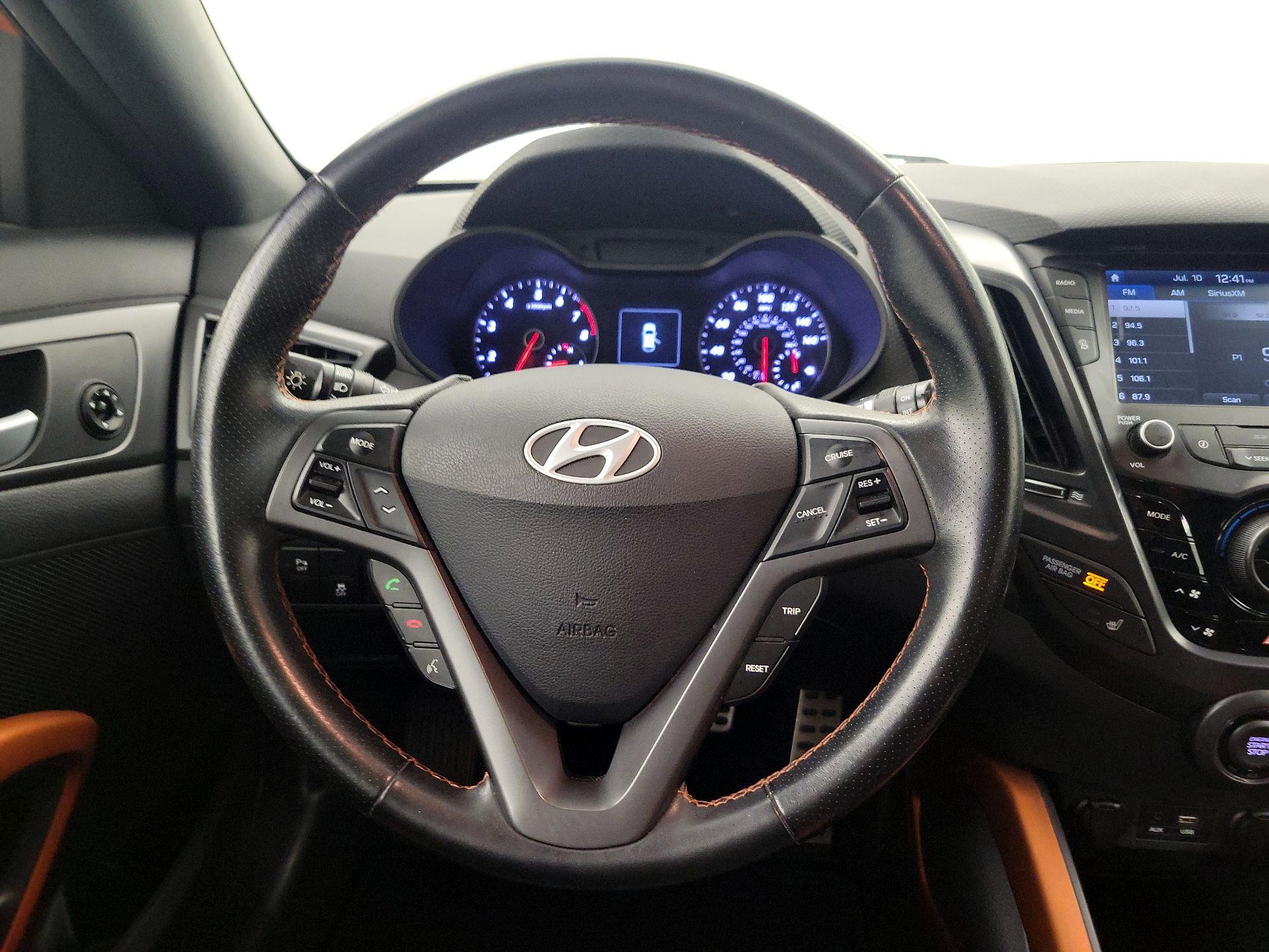Thumbnail: 2016 Hyundai Veloster - 10