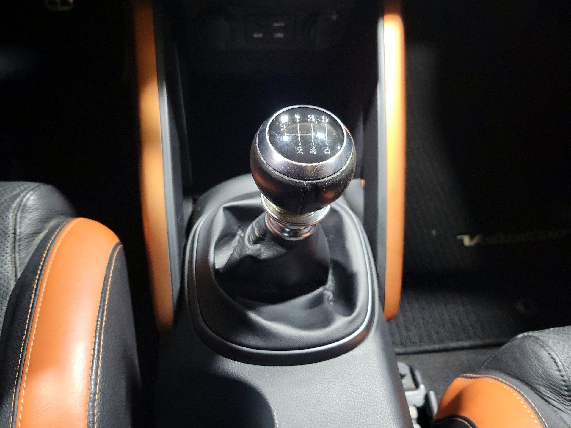 Thumbnail: 2016 Hyundai Veloster - 17