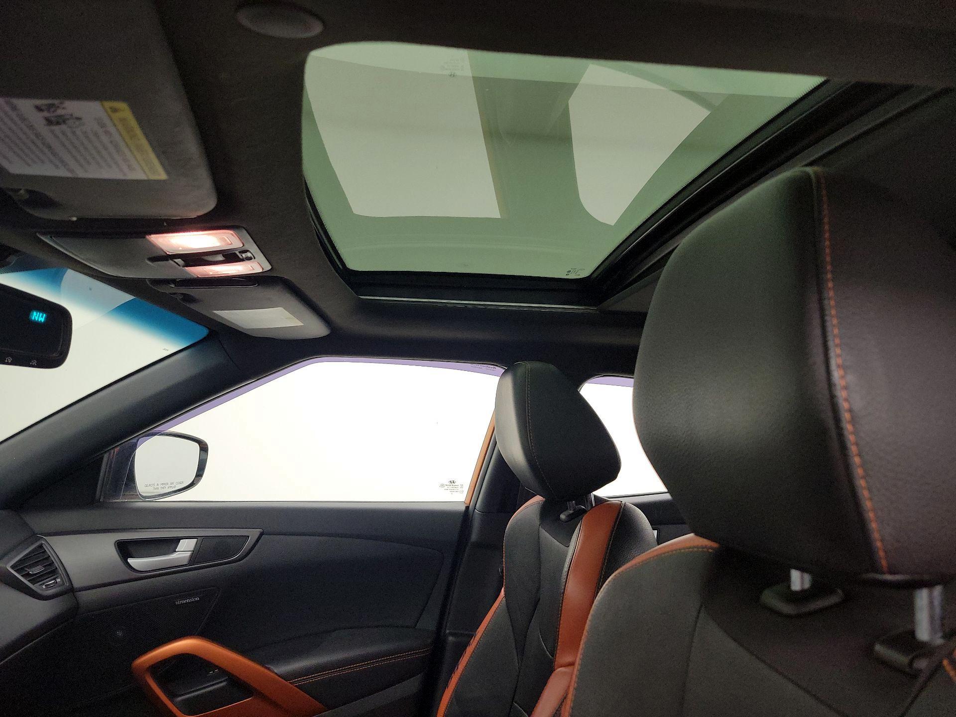 Thumbnail: 2016 Hyundai Veloster - 18