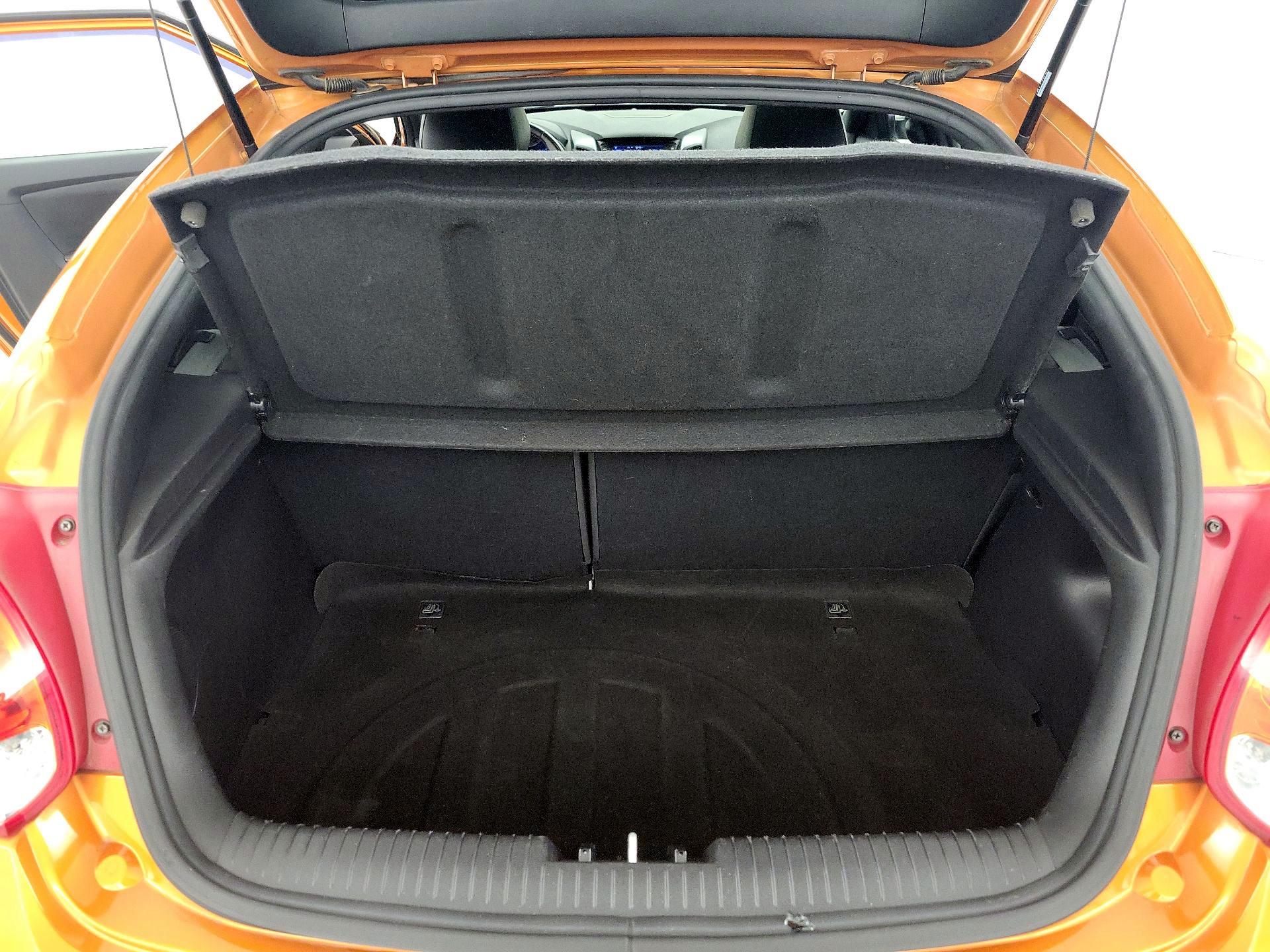 Thumbnail: 2016 Hyundai Veloster - 20