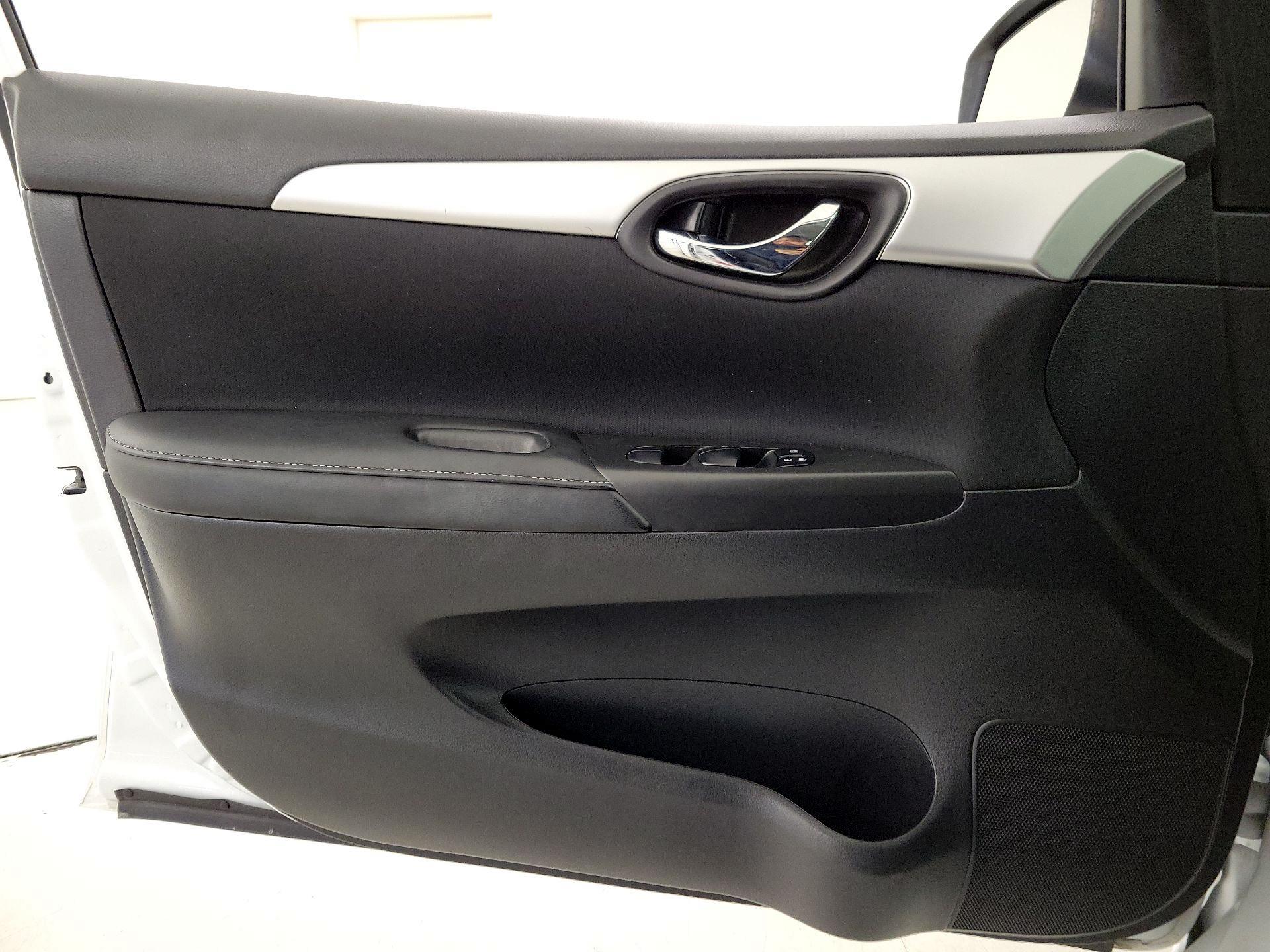 Thumbnail: 2019 Nissan Sentra - 12