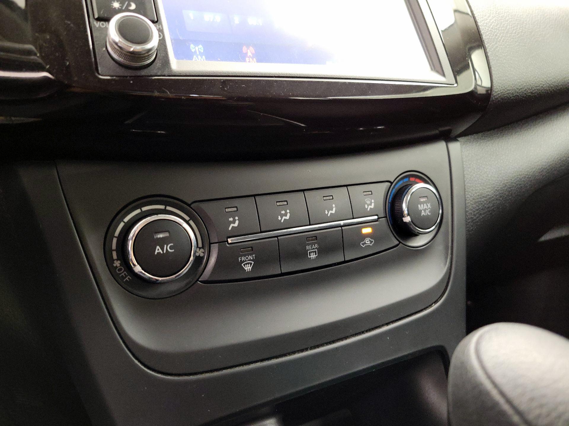 Thumbnail: 2019 Nissan Sentra - 16