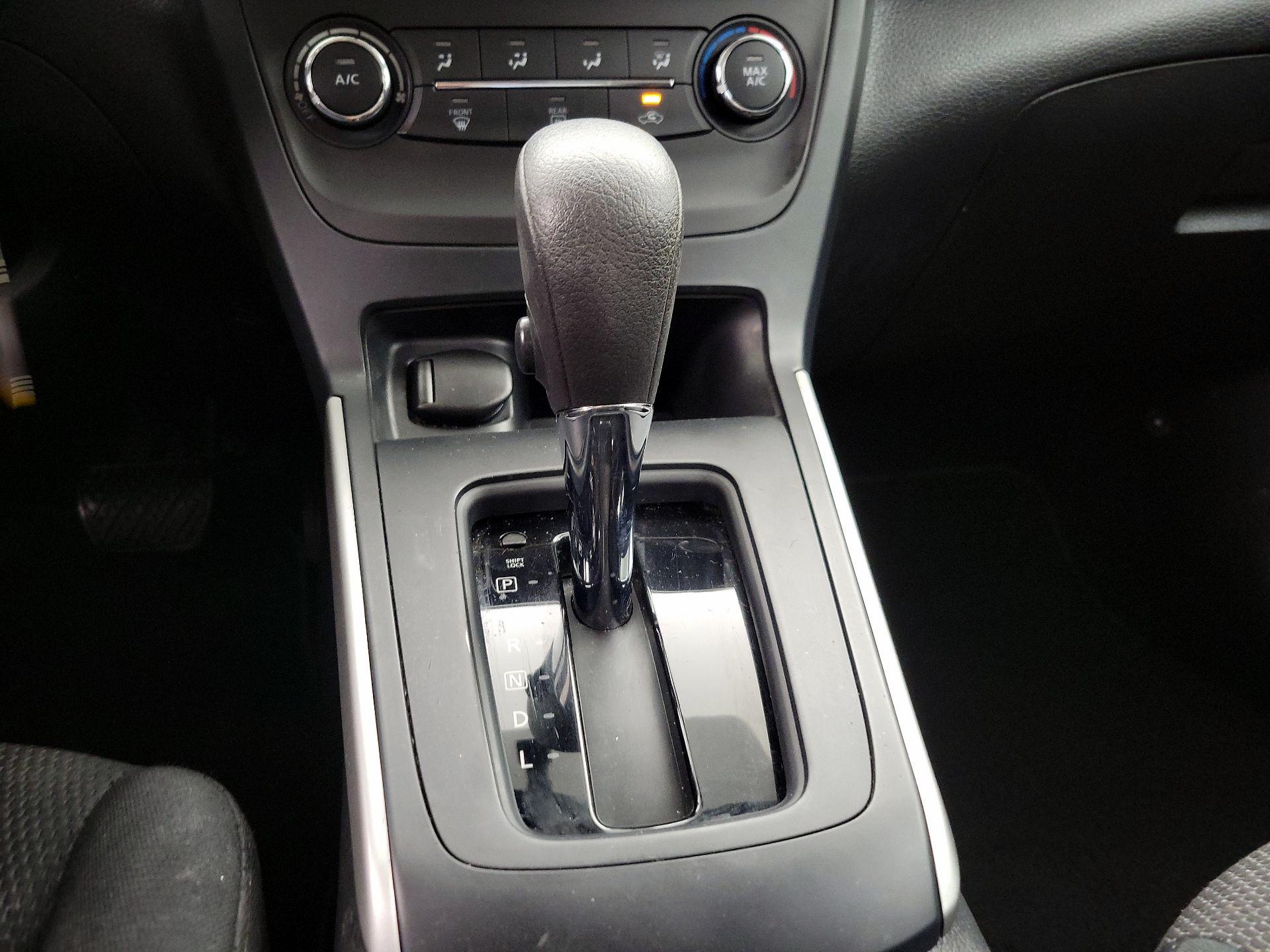 Thumbnail: 2019 Nissan Sentra - 17