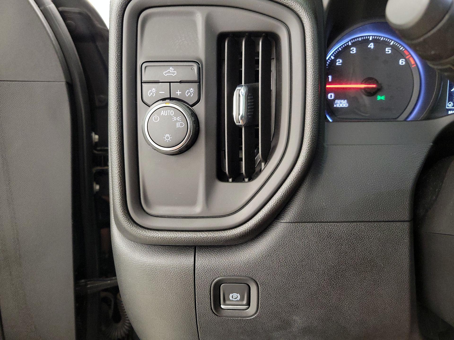 Thumbnail: 2019 Chevrolet Silverado 1500 - 13