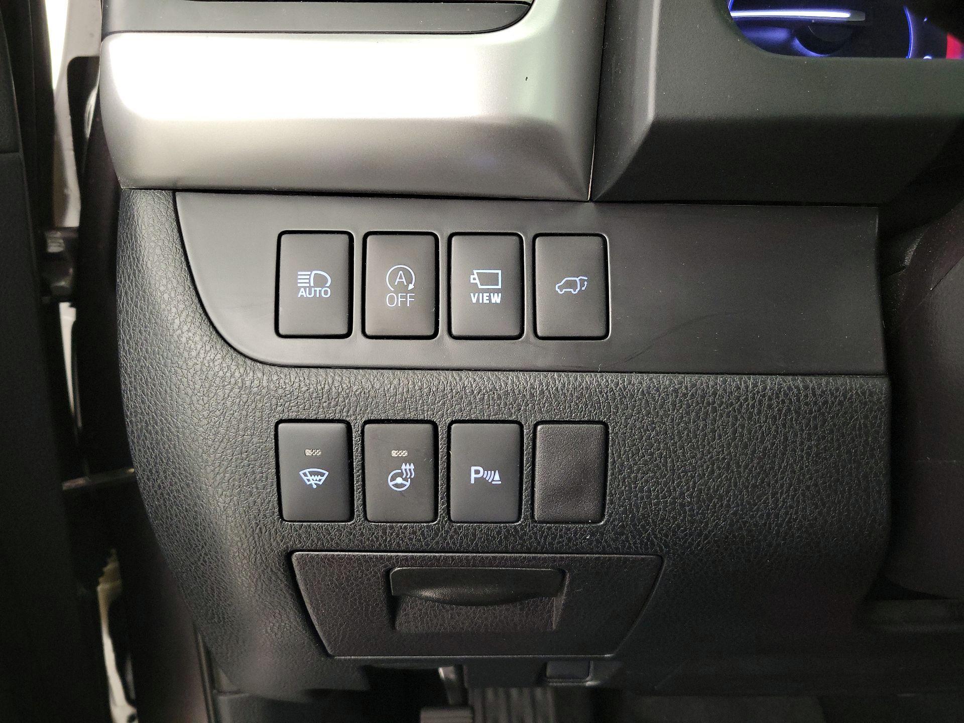 Thumbnail: 2019 Toyota Highlander - 13