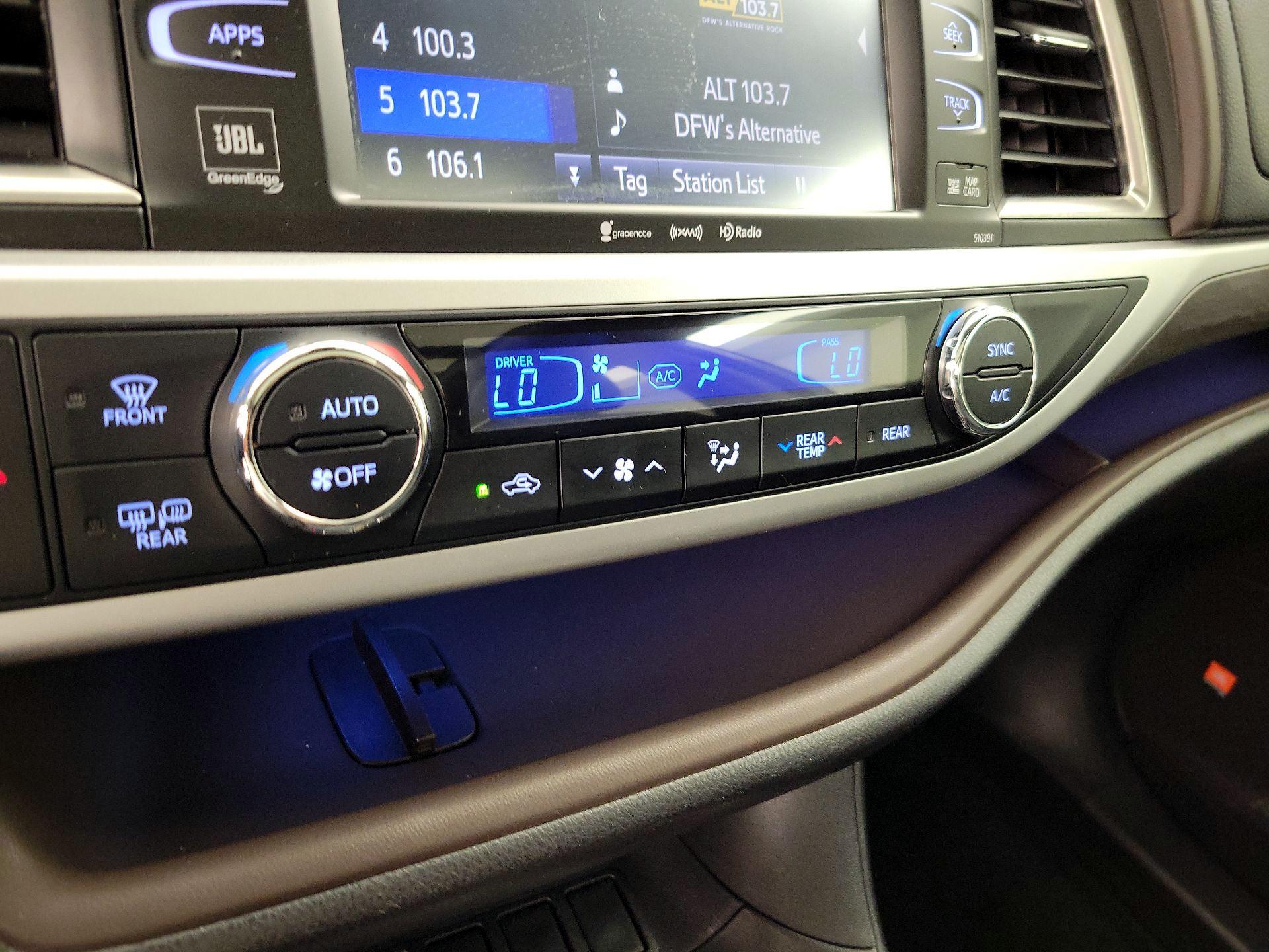 Thumbnail: 2019 Toyota Highlander - 16