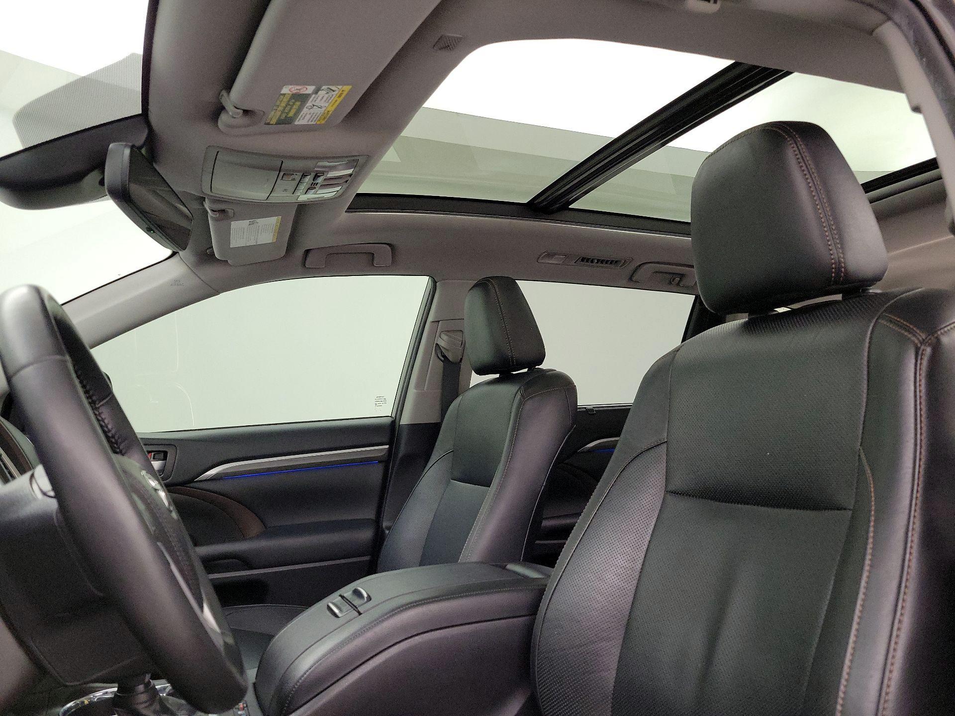 Thumbnail: 2019 Toyota Highlander - 18