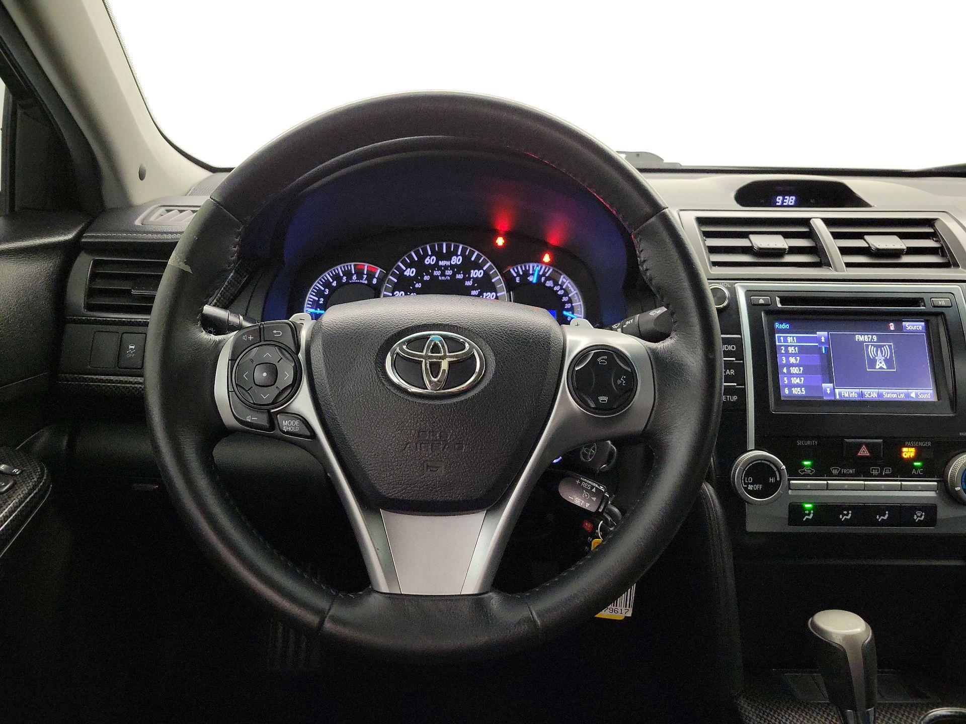 Thumbnail: 2014 Toyota Camry - 10