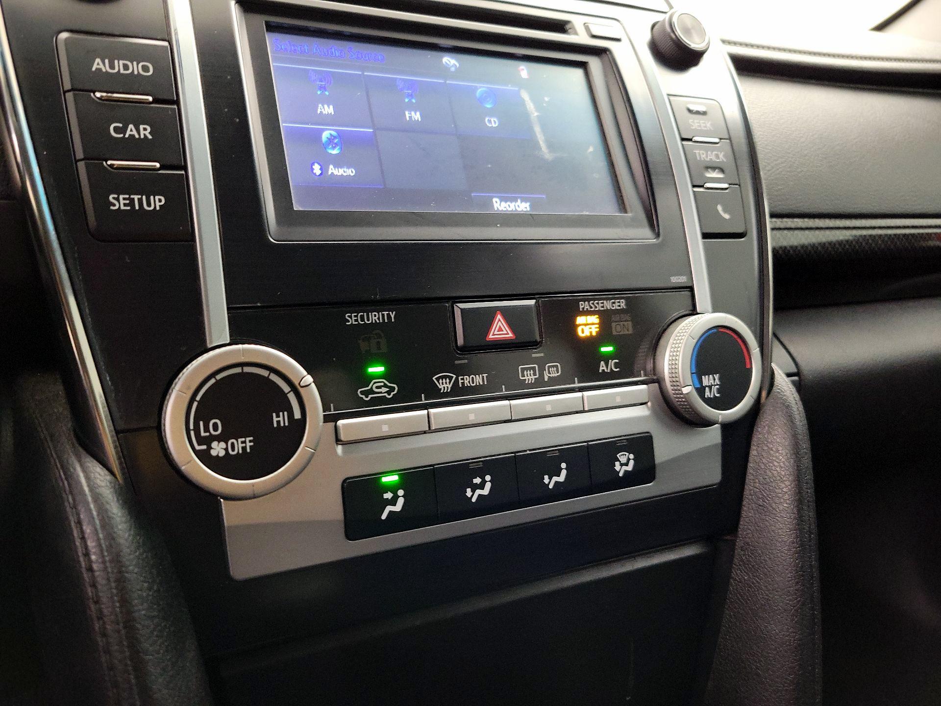 Thumbnail: 2014 Toyota Camry - 16