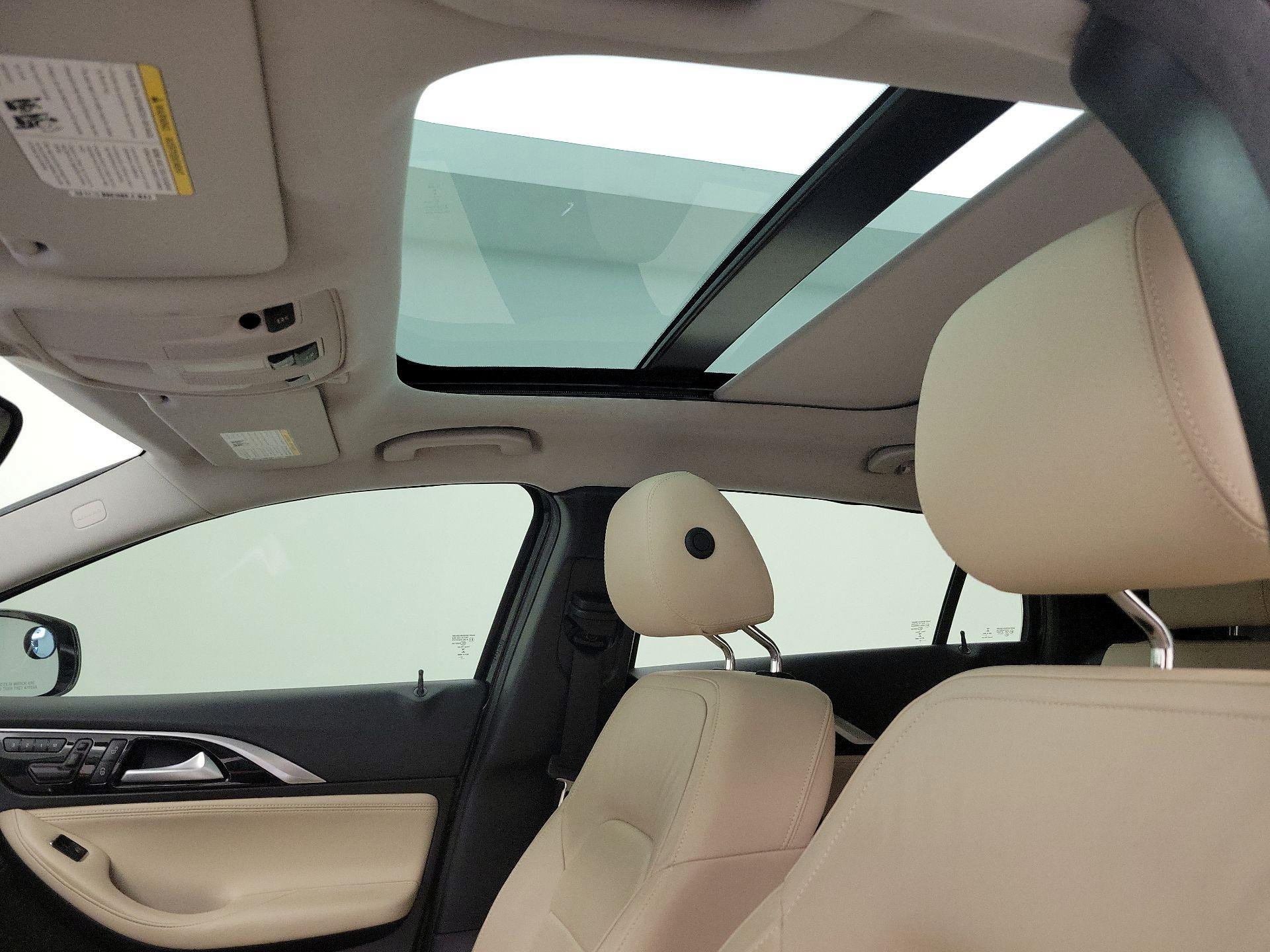 Thumbnail: 2018 INFINITI QX30 - 18