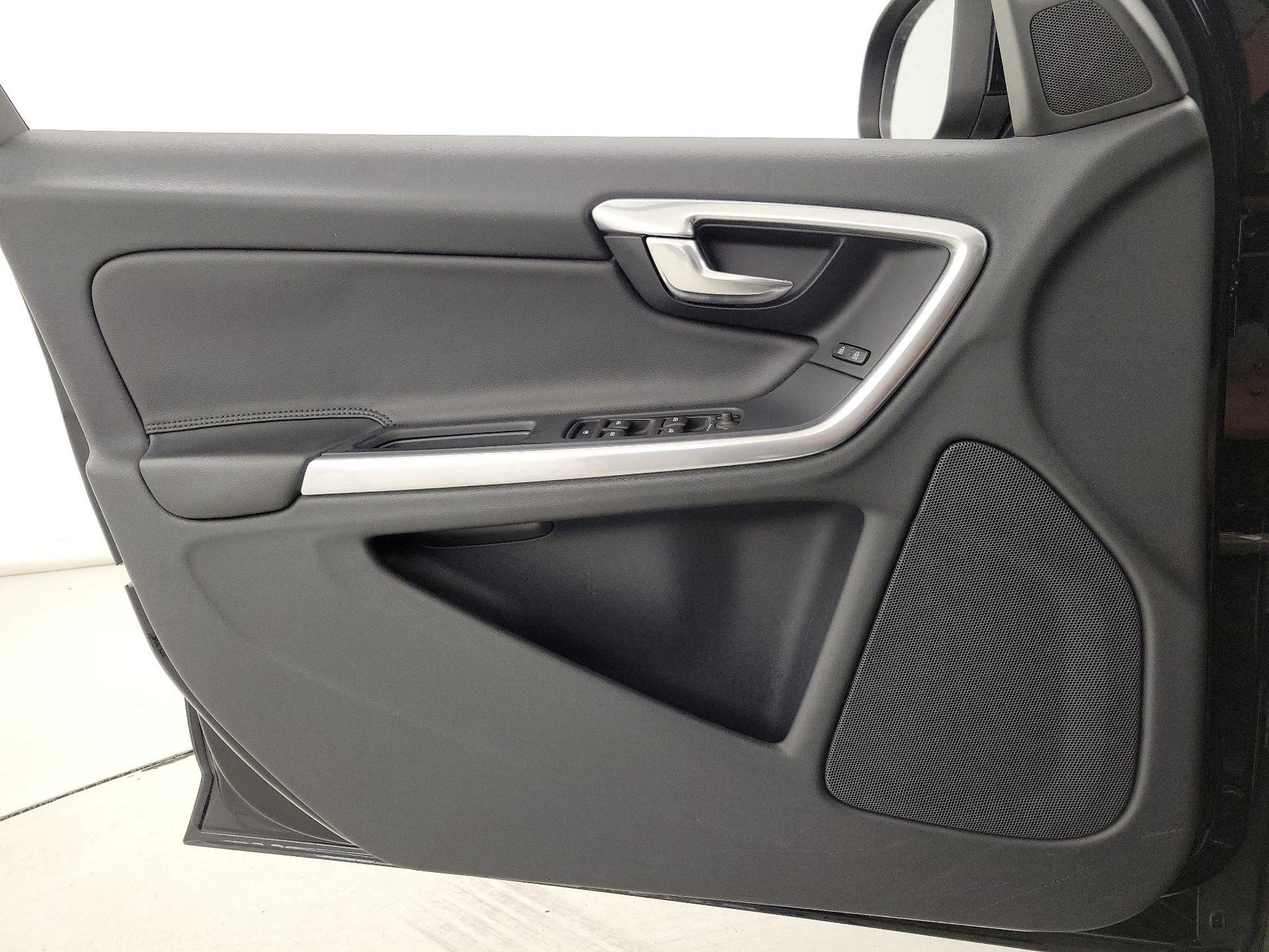 Thumbnail: 2015 Volvo V60 - 12