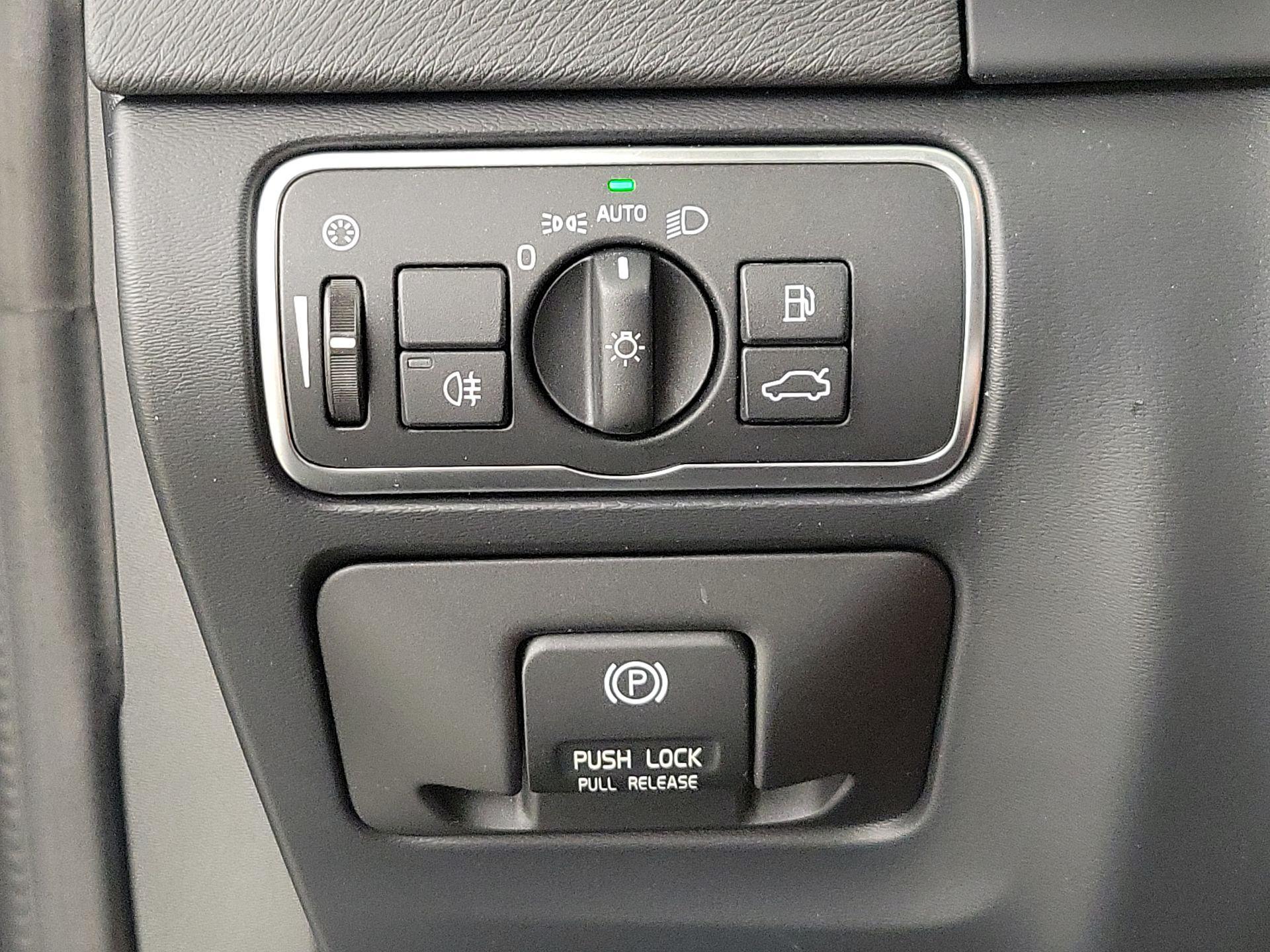 Thumbnail: 2015 Volvo V60 - 13