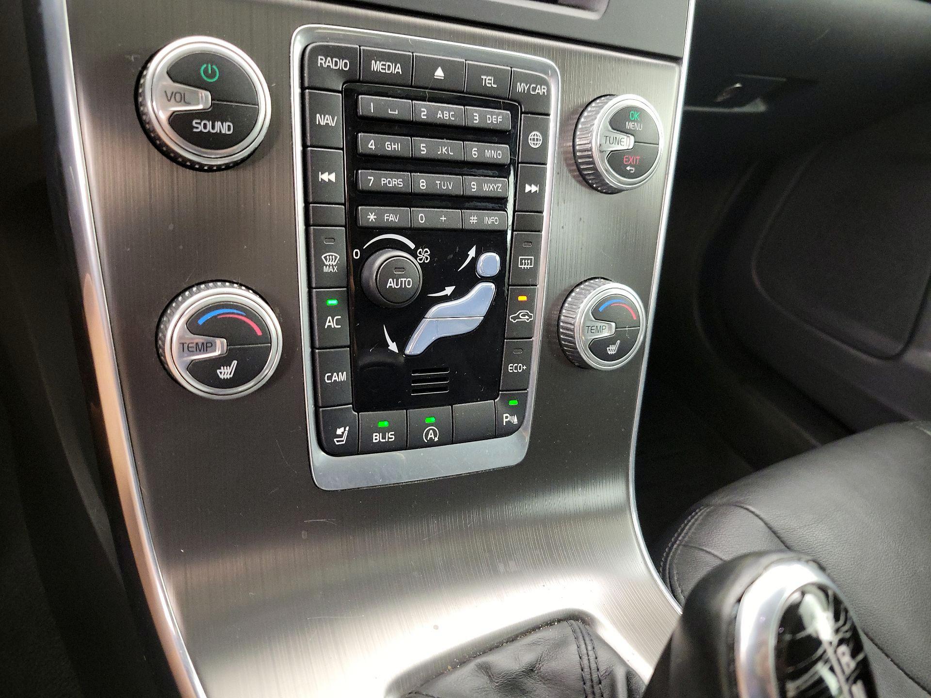 Thumbnail: 2015 Volvo V60 - 16