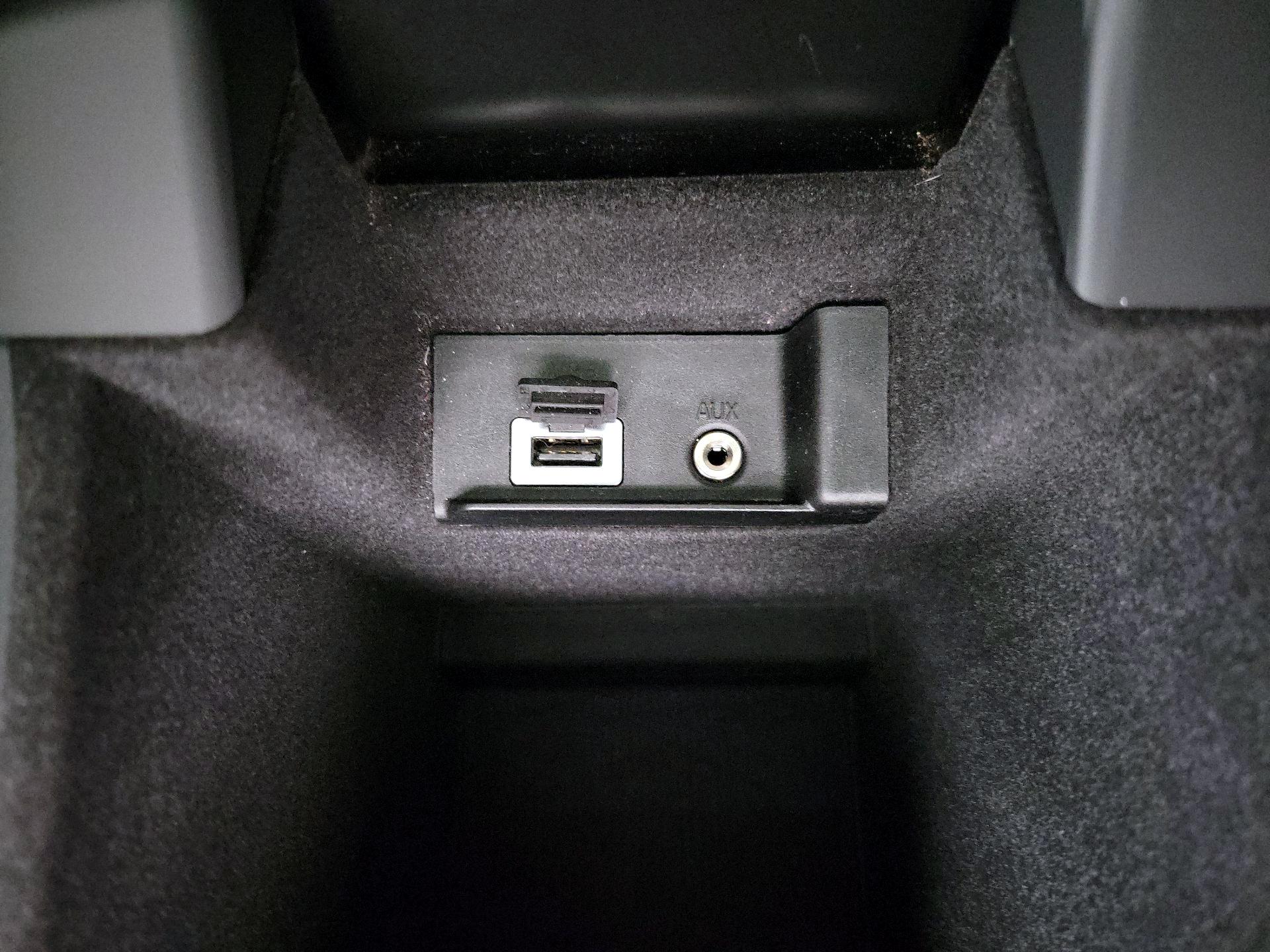 Thumbnail: 2015 Volvo V60 - 18