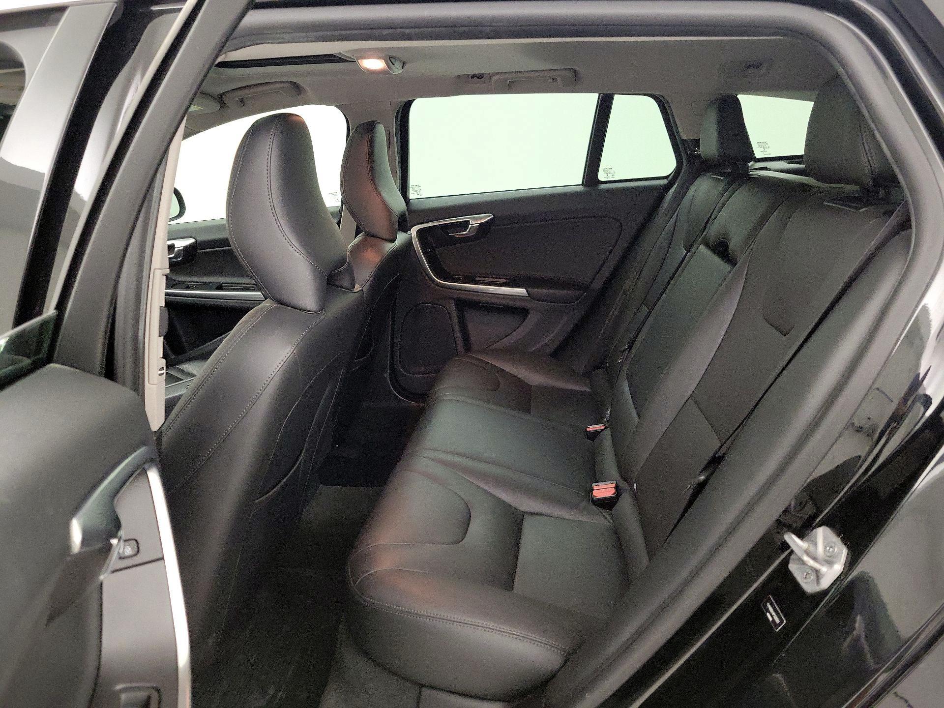 Thumbnail: 2015 Volvo V60 - 20