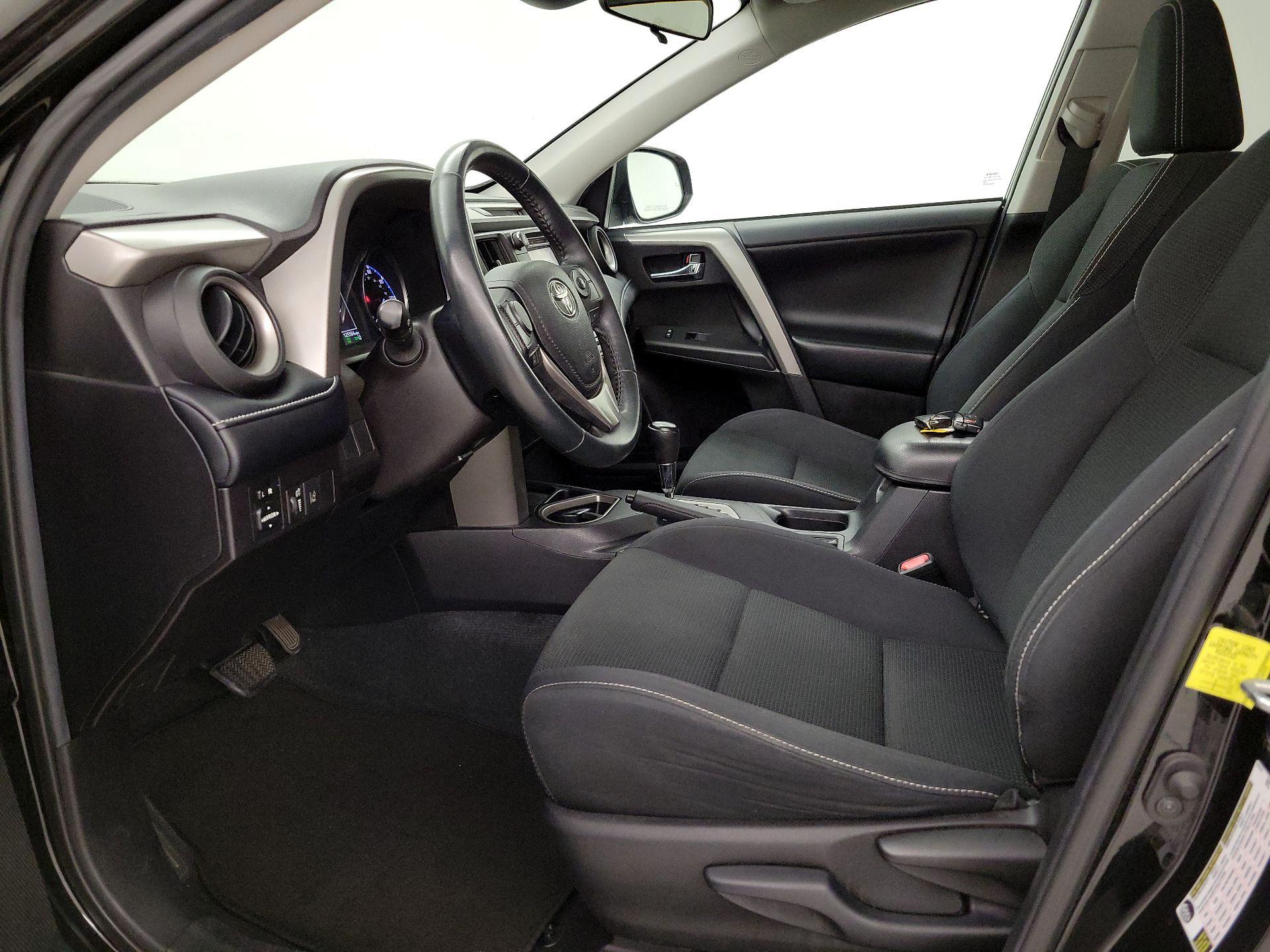 Thumbnail: 2018 Toyota RAV4 - 11