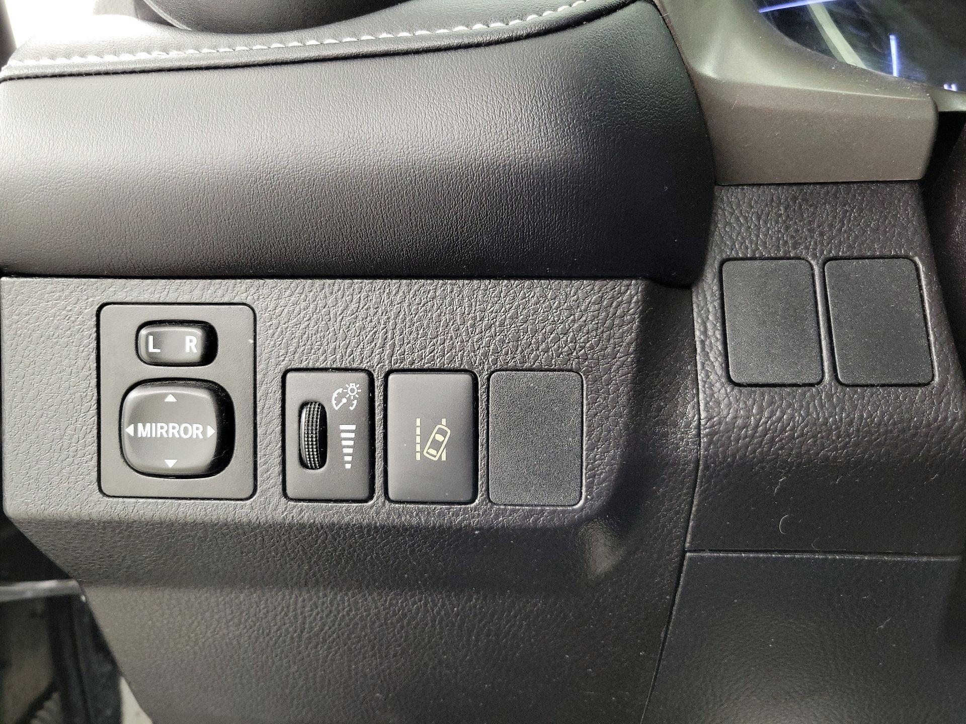 Thumbnail: 2018 Toyota RAV4 - 13