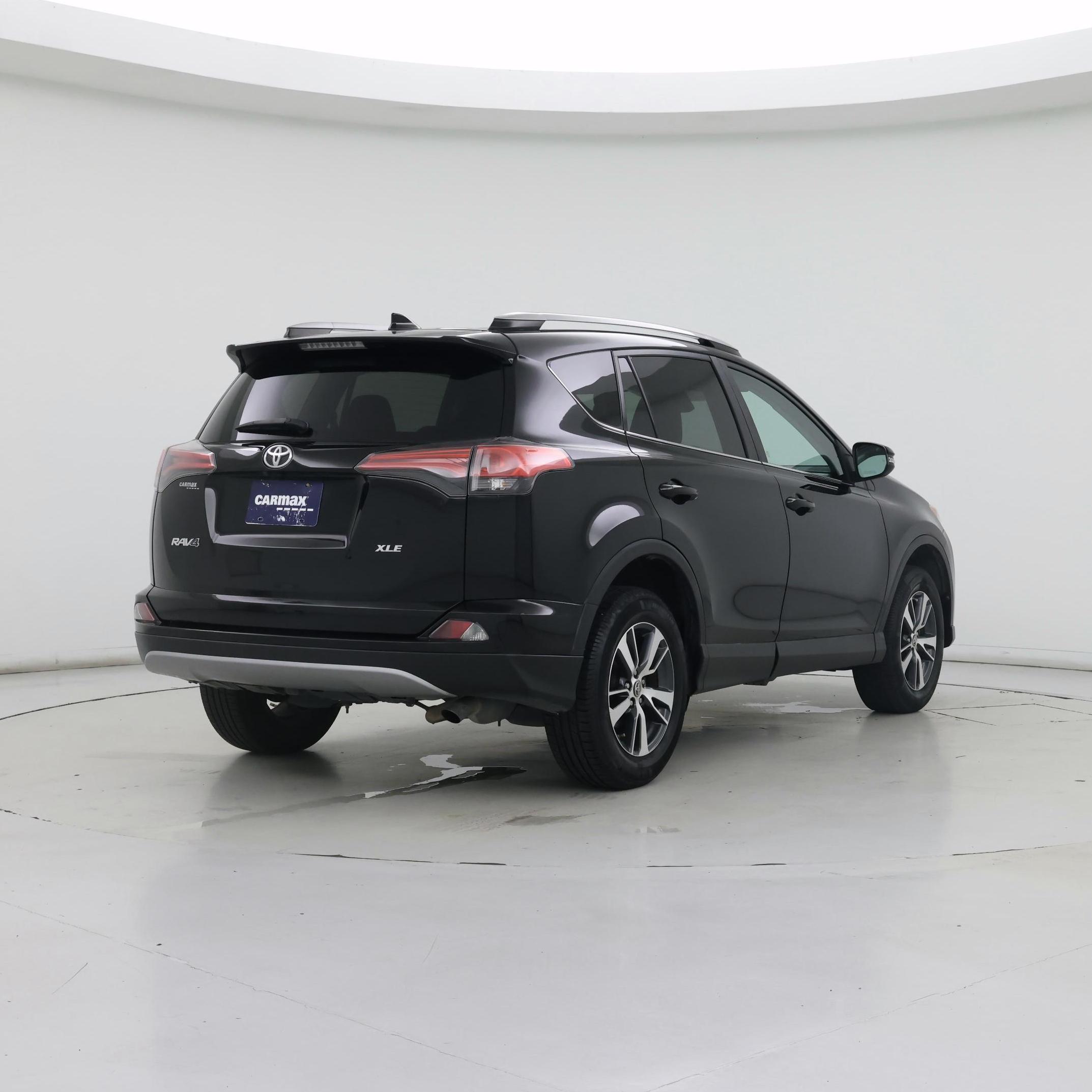 Thumbnail: 2018 Toyota RAV4 - 8
