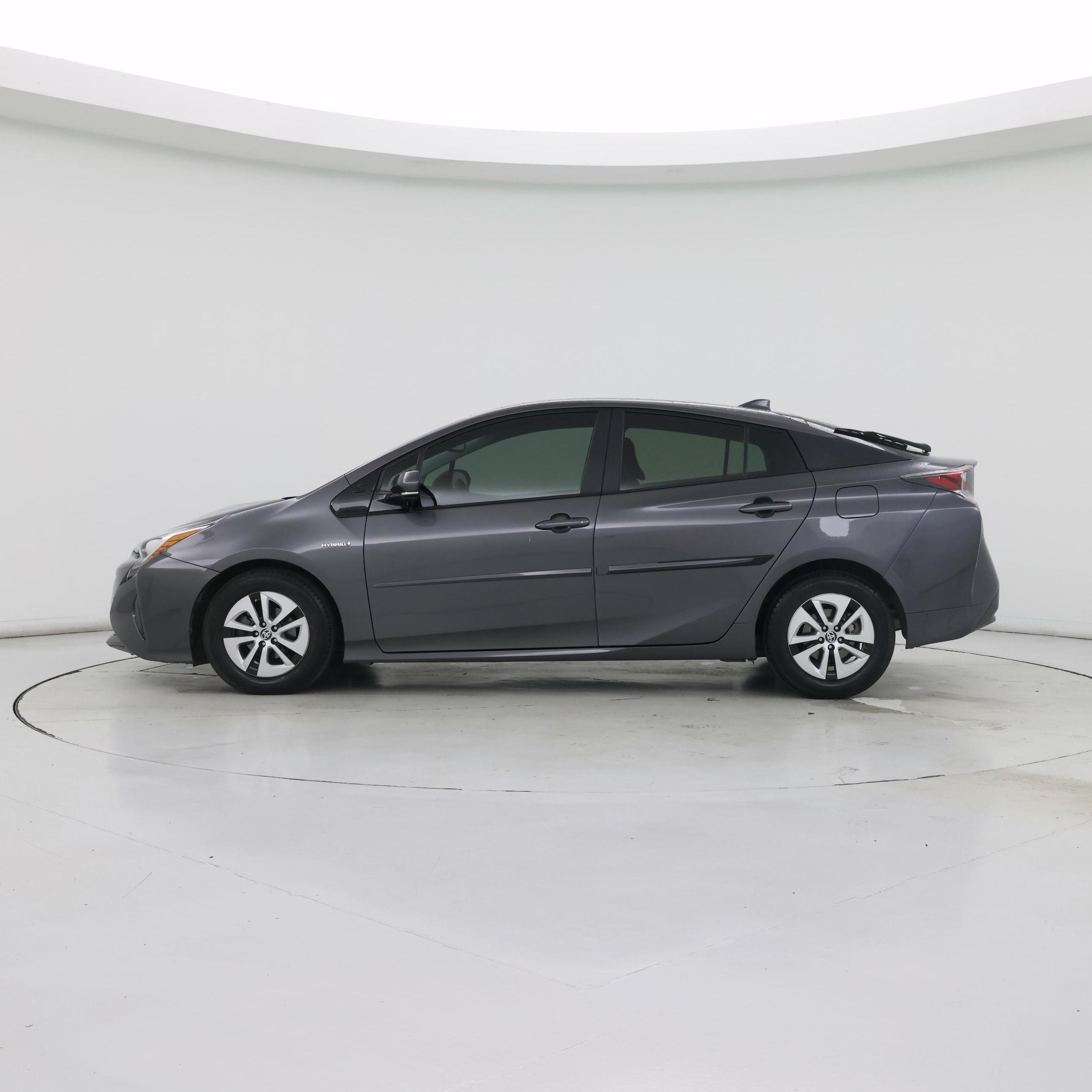 Thumbnail: 2016 Toyota Prius - 3