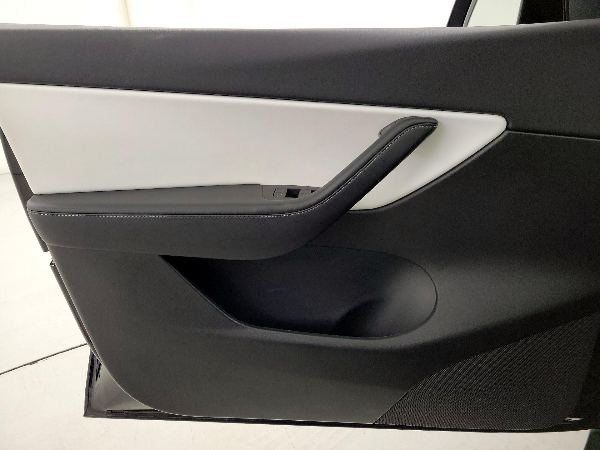 Thumbnail: 2022 Tesla Model Y - 12