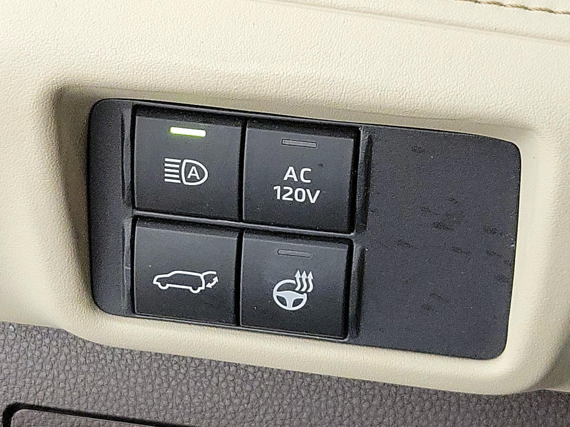 Thumbnail: 2022 Toyota Highlander - 13