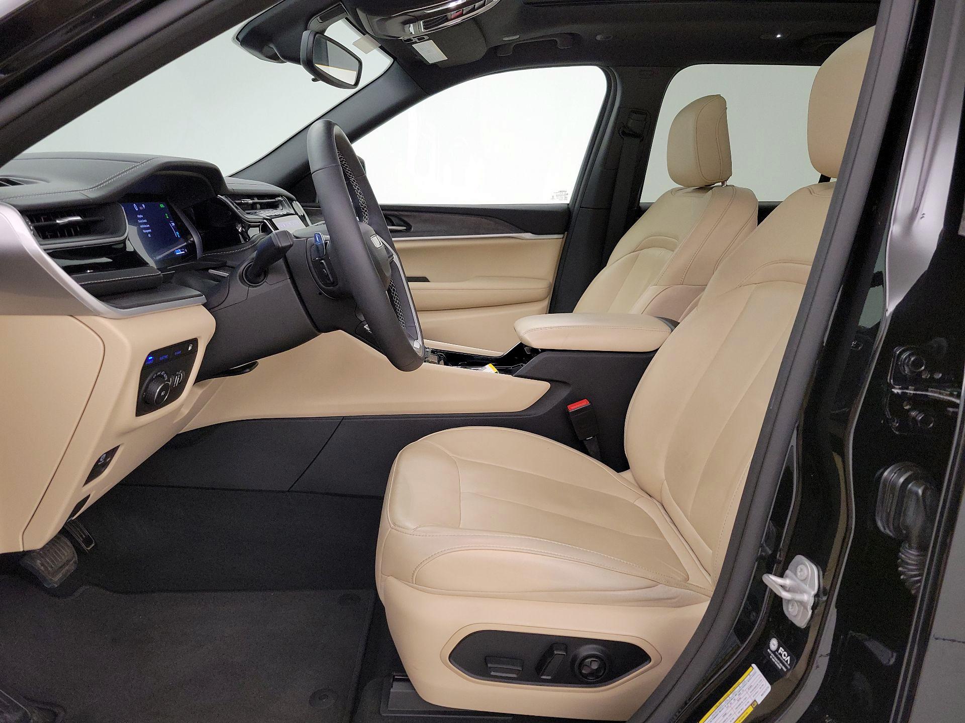 Thumbnail: 2022 Jeep Grand Cherokee - 11