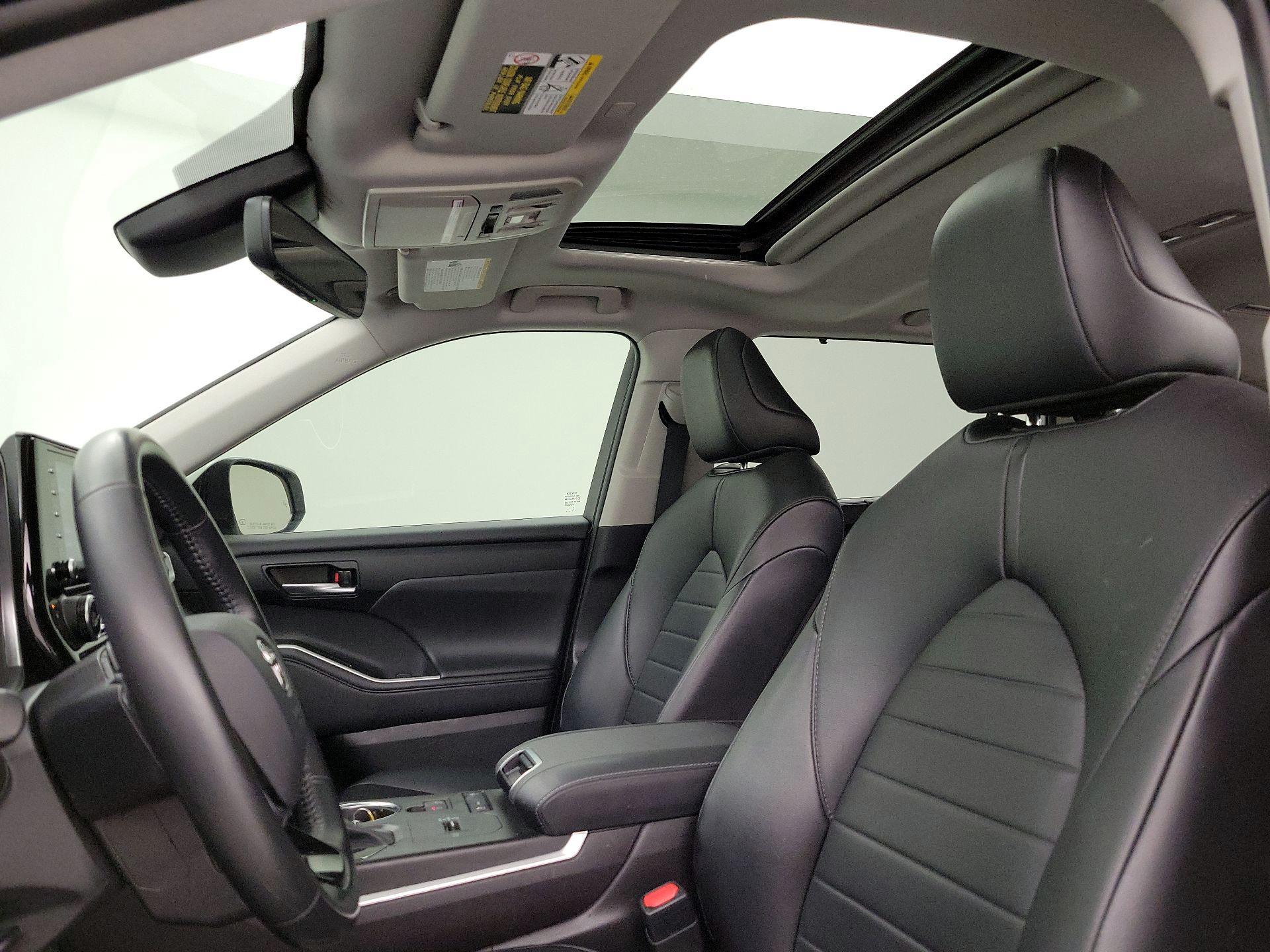 Thumbnail: 2021 Toyota Highlander - 18