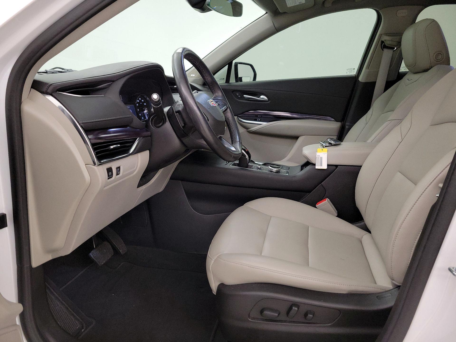 Thumbnail: 2022 Cadillac XT4 - 11