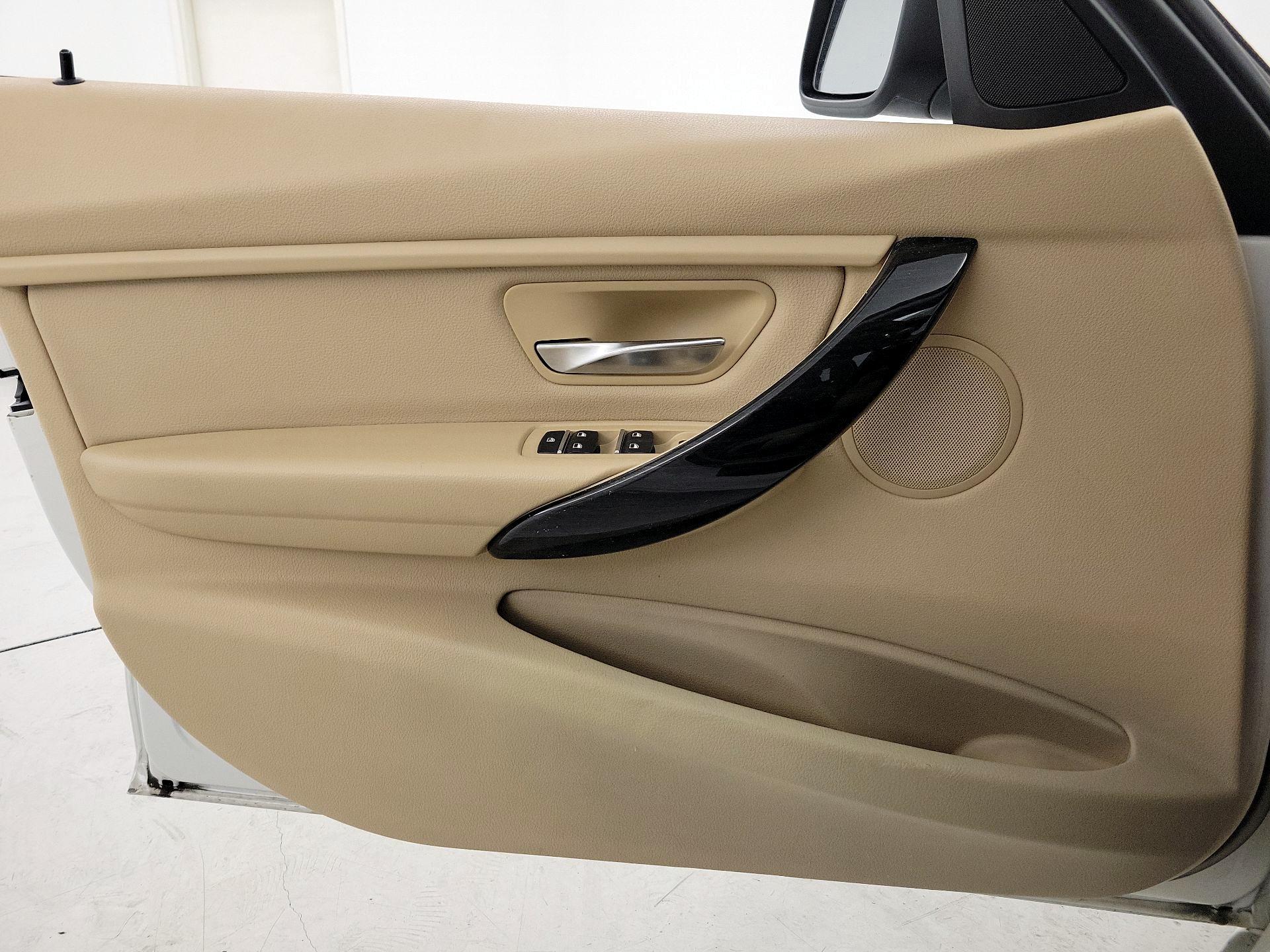Thumbnail: 2016 BMW 3 Series - 12