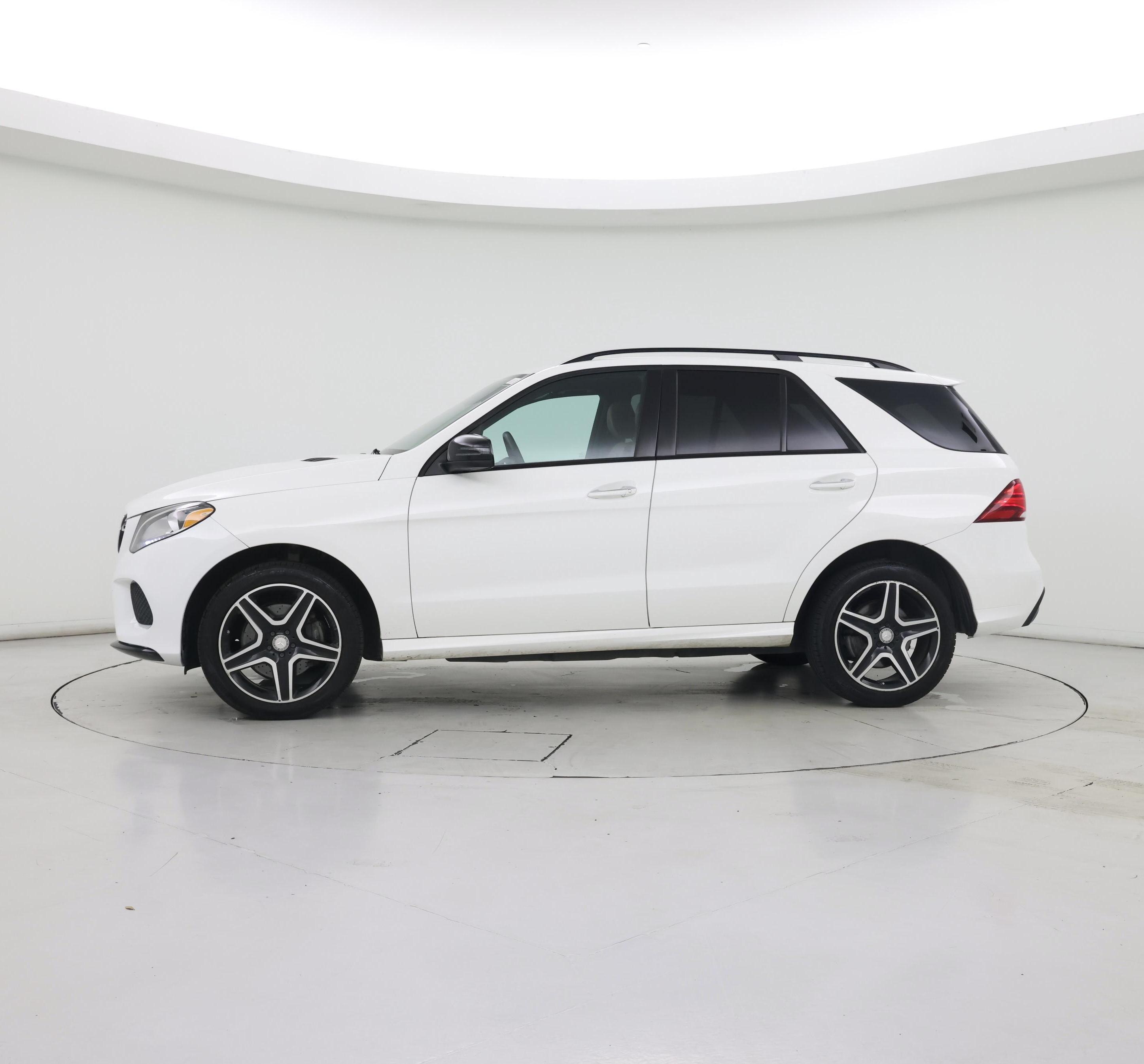 Thumbnail: 2016 Mercedes-Benz GLE - 3