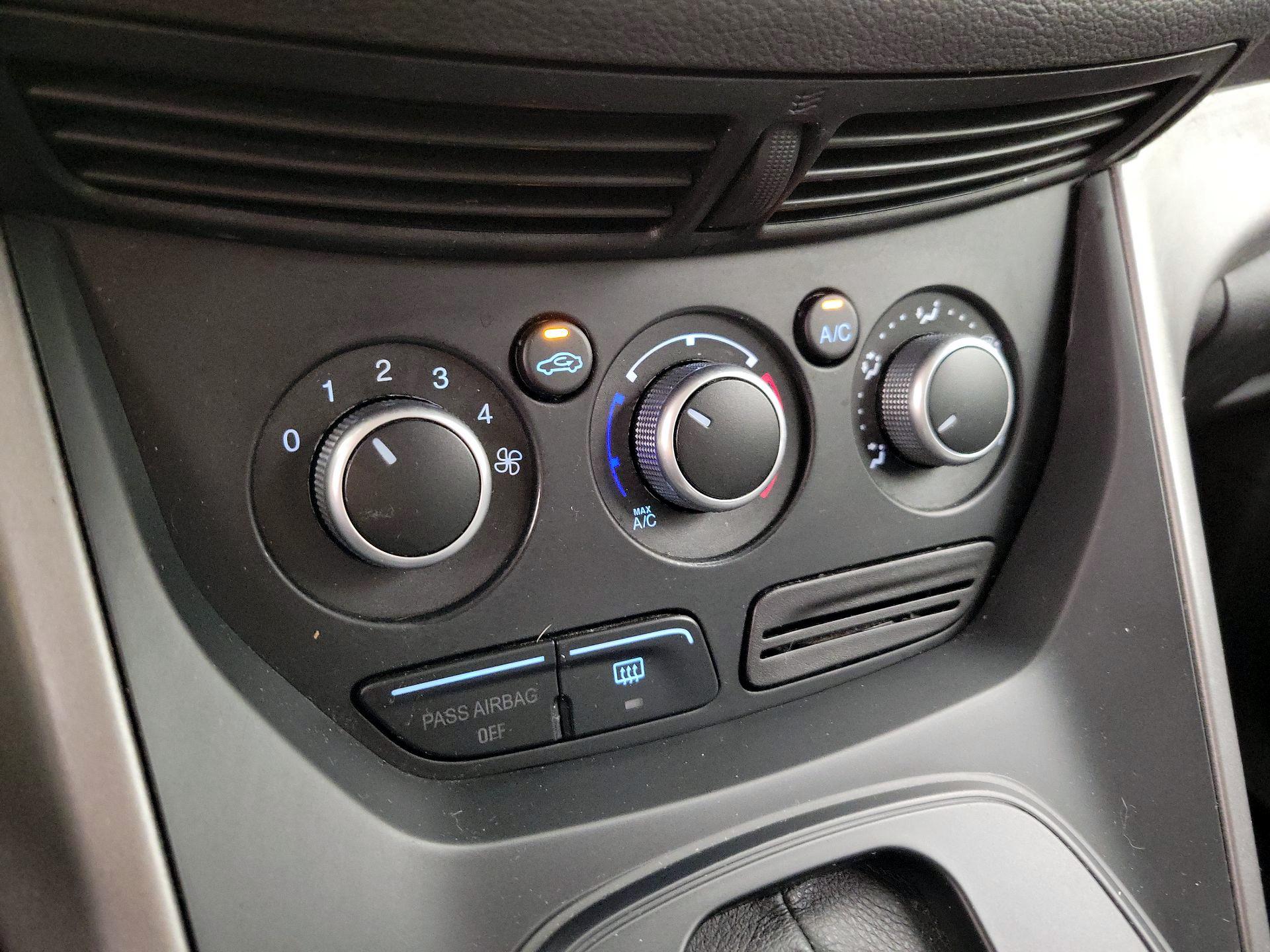 Thumbnail: 2014 Ford Escape - 16